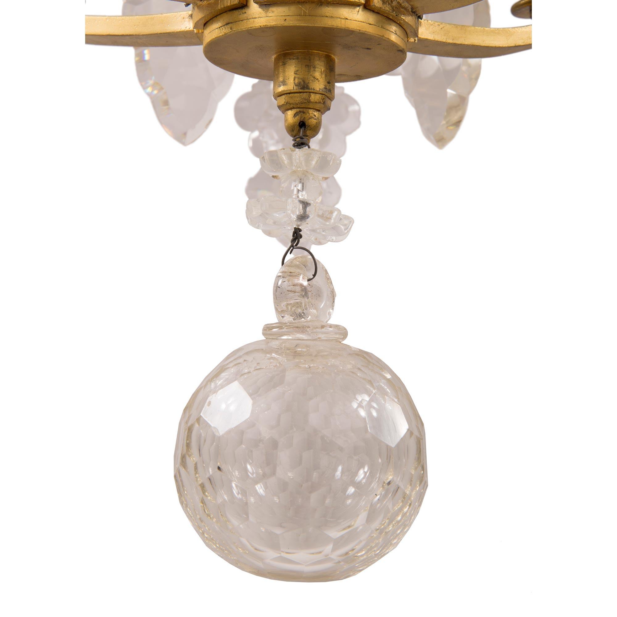 Lustre à douze lumières Louis XV du XIXe siècle en bronze doré et cristal en vente 2