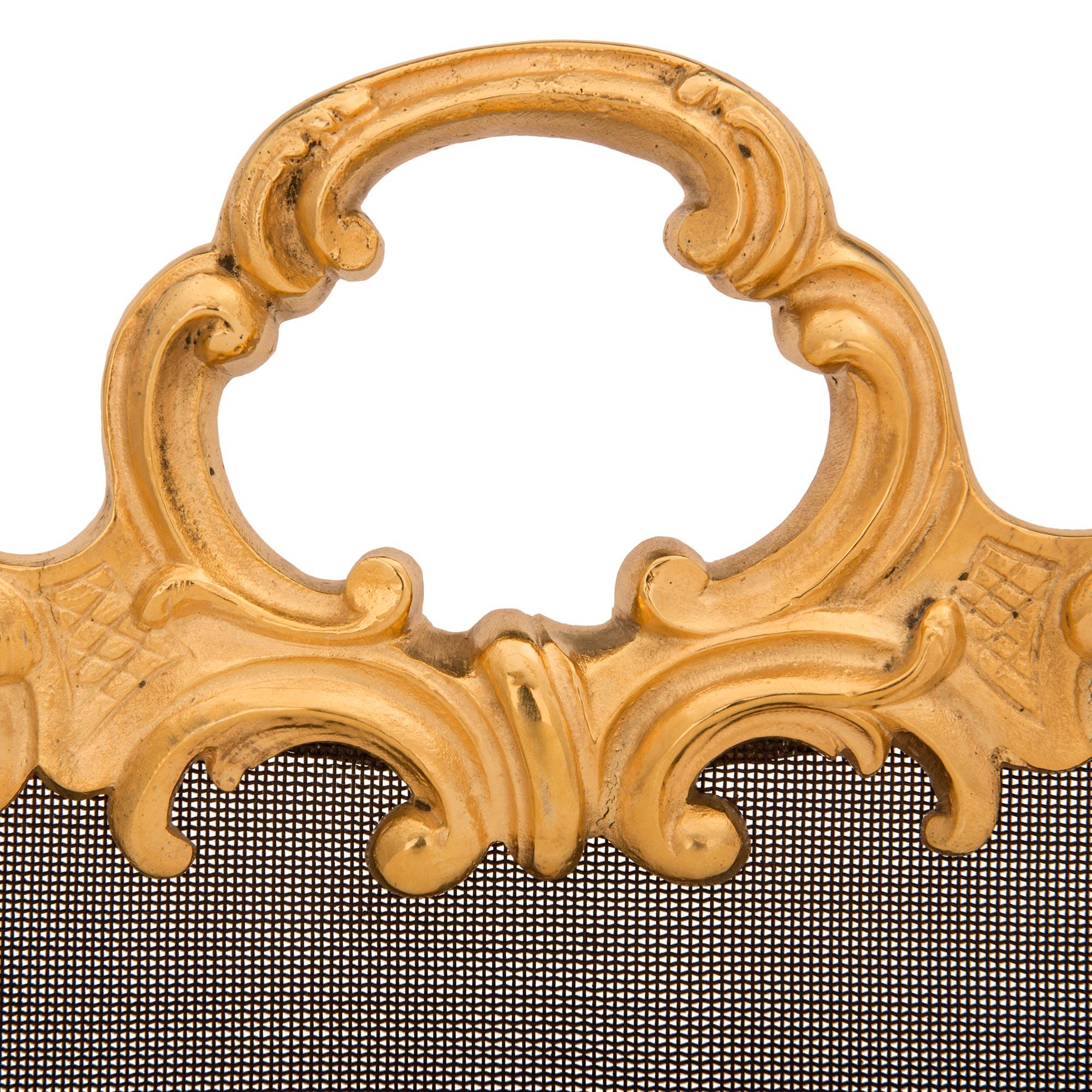 Kaminschirm aus Goldbronze und Mesh, Louis XV.-Stil, 19. Jahrhundert im Angebot 1