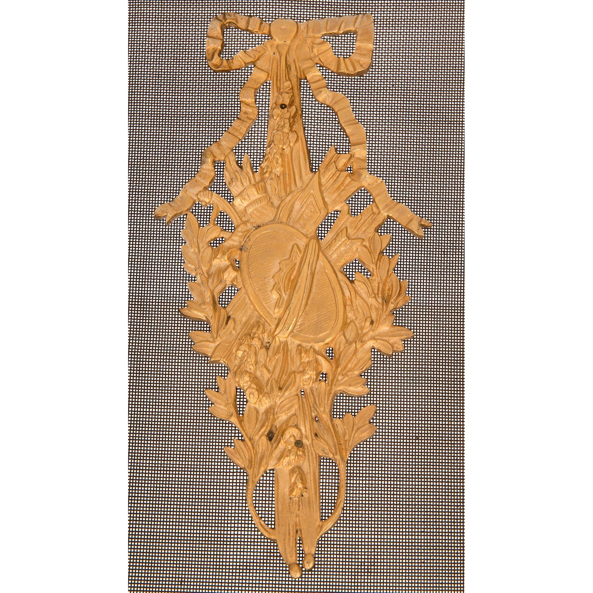 Kaminschirm aus Goldbronze und Mesh, Louis XV.-Stil, 19. Jahrhundert im Angebot 3