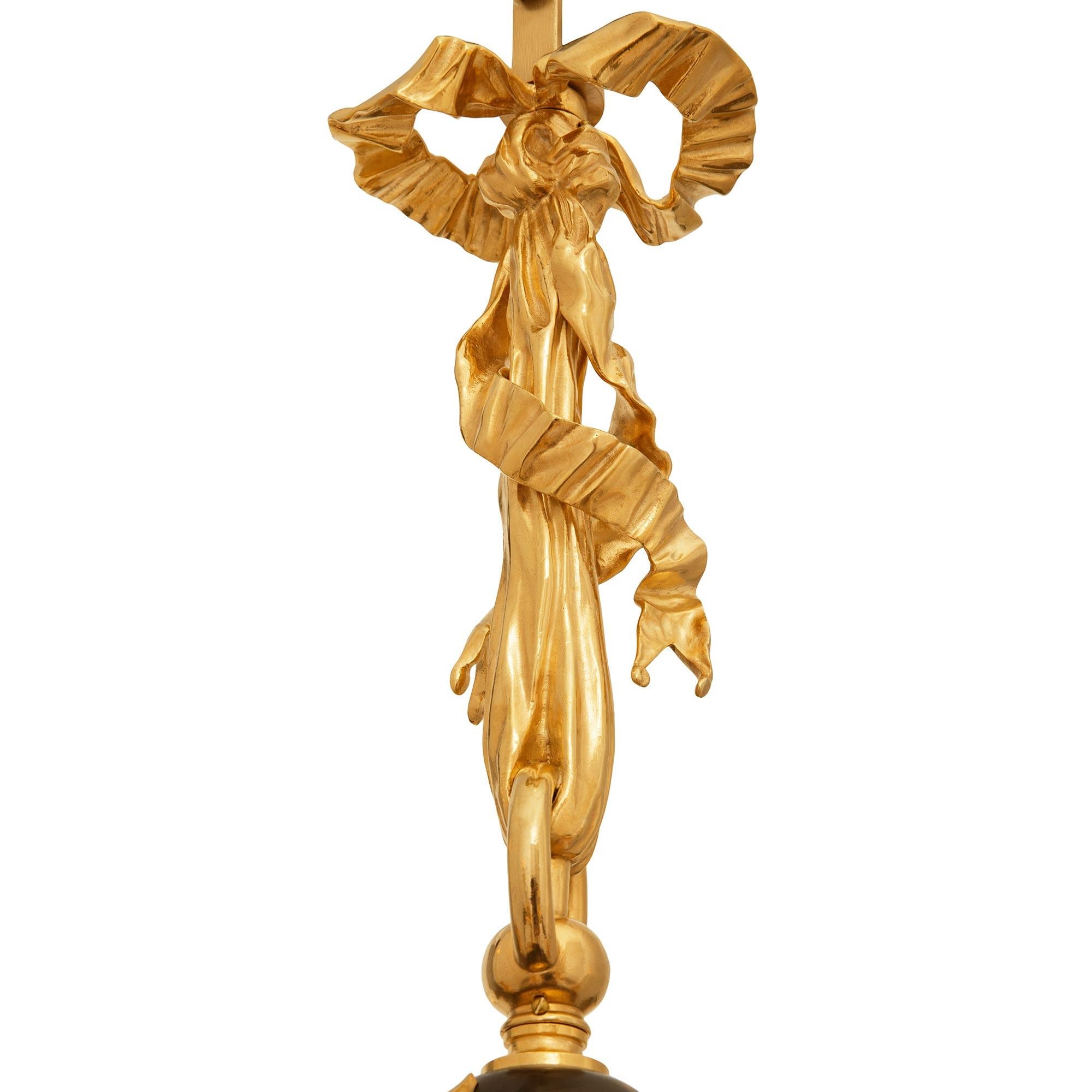 Französisch 19. Jahrhundert Louis XV st. Ormolu und patiniert Bronze Kronleuchter im Zustand „Gut“ im Angebot in West Palm Beach, FL