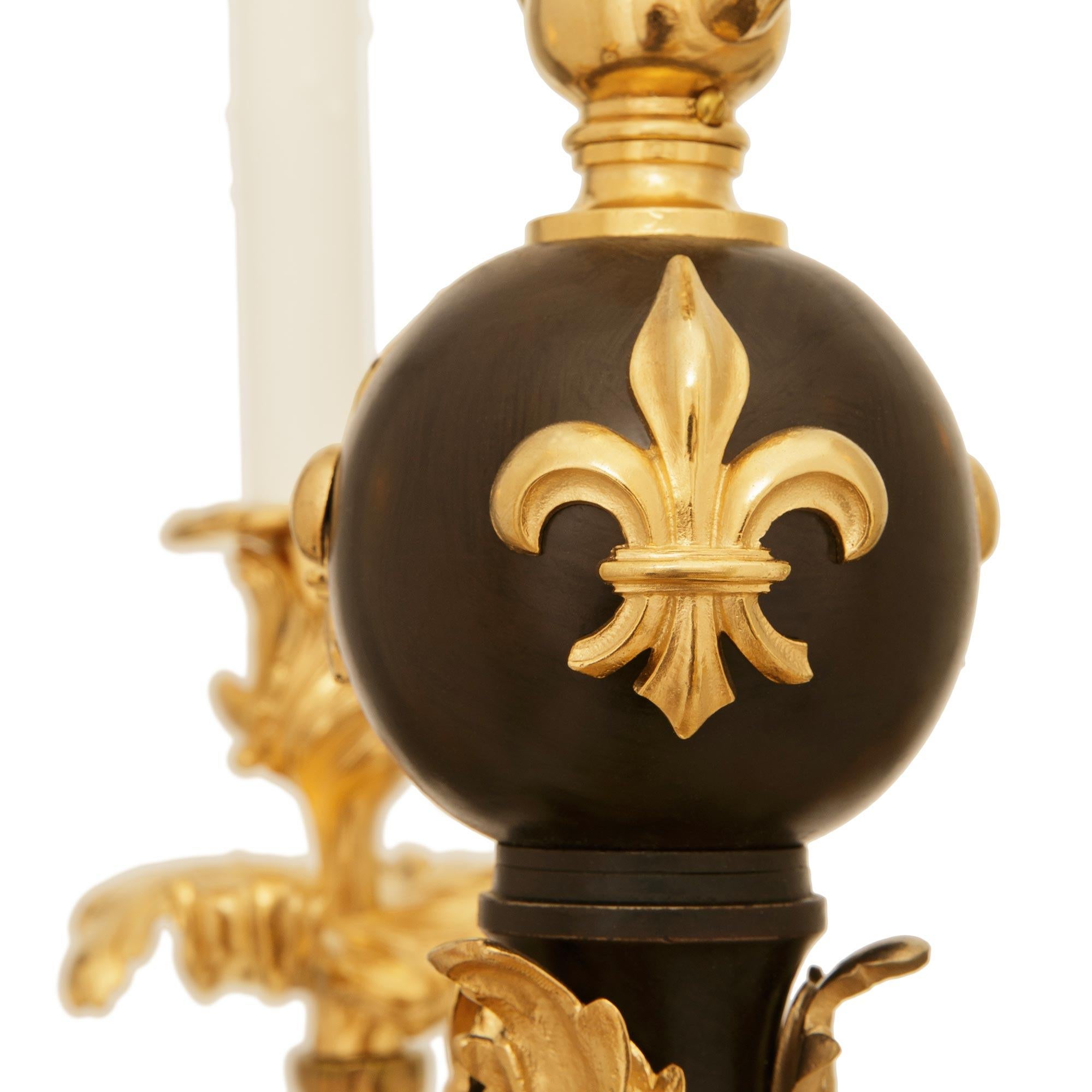 Französisch 19. Jahrhundert Louis XV st. Ormolu und patiniert Bronze Kronleuchter im Angebot 1