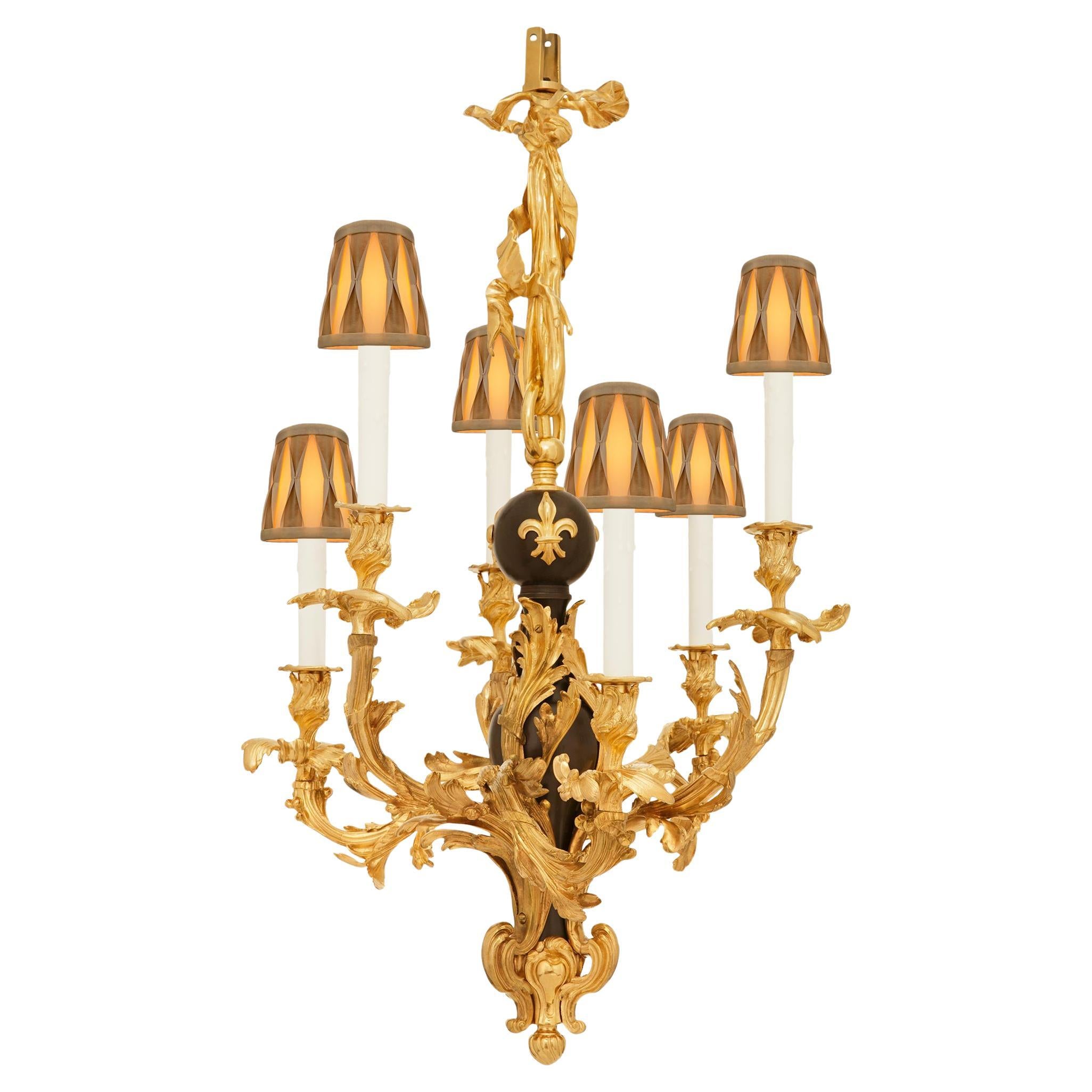 Französisch 19. Jahrhundert Louis XV st. Ormolu und patiniert Bronze Kronleuchter im Angebot
