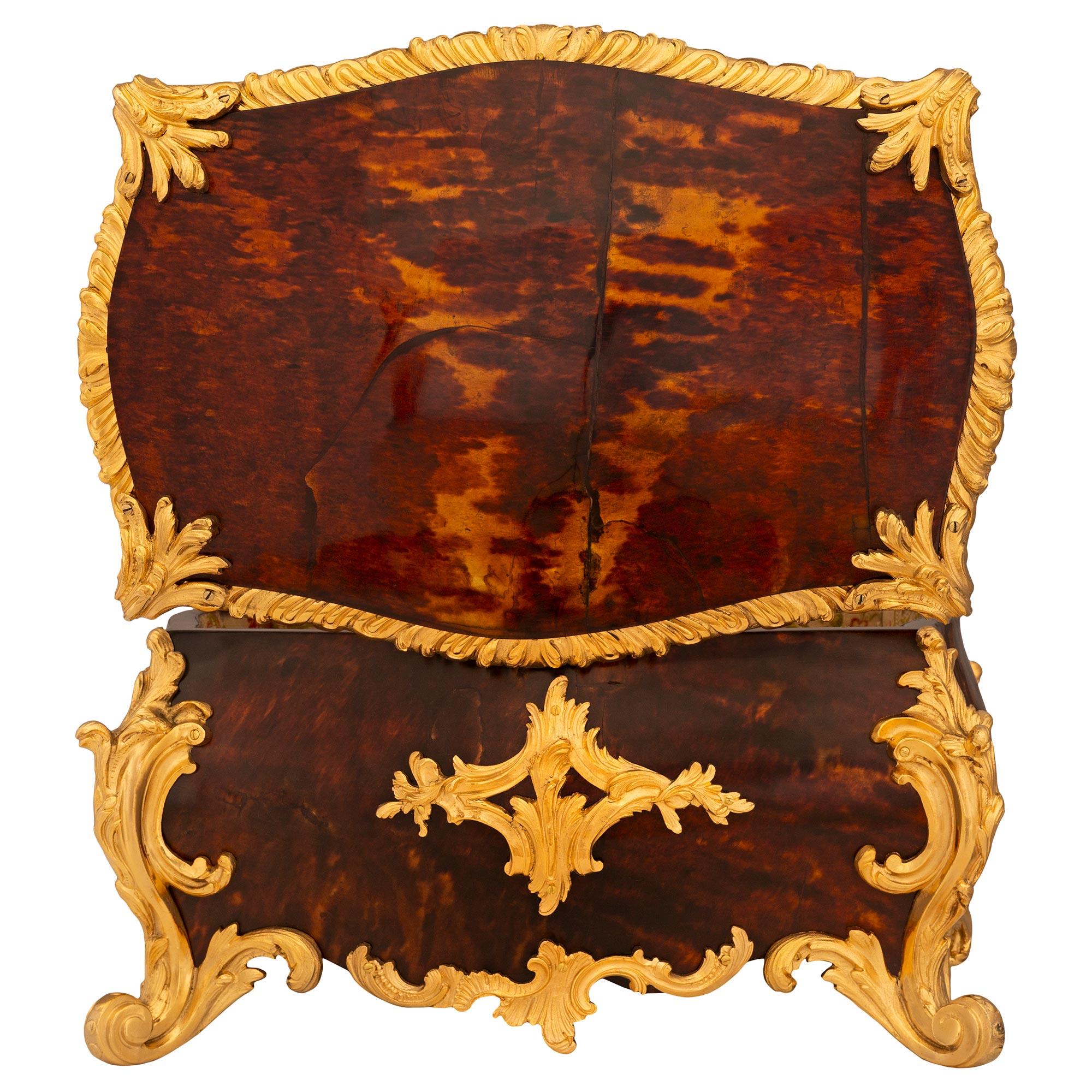Scatola francese del XIX secolo Luigi XV st. in ormolu e tartaruga in vendita 7