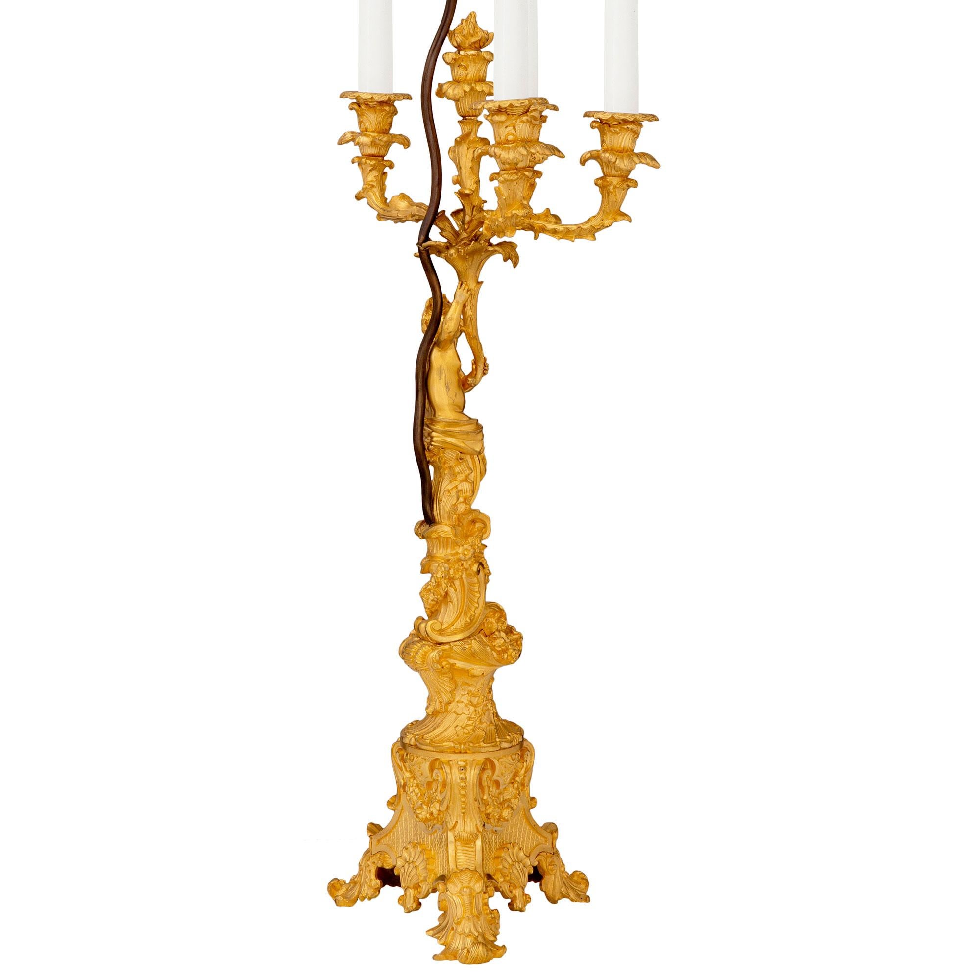 Candelabros de Ormolu Franceses del Siglo XIX San Luis XV Montados en Lámparas en Bueno estado para la venta en West Palm Beach, FL