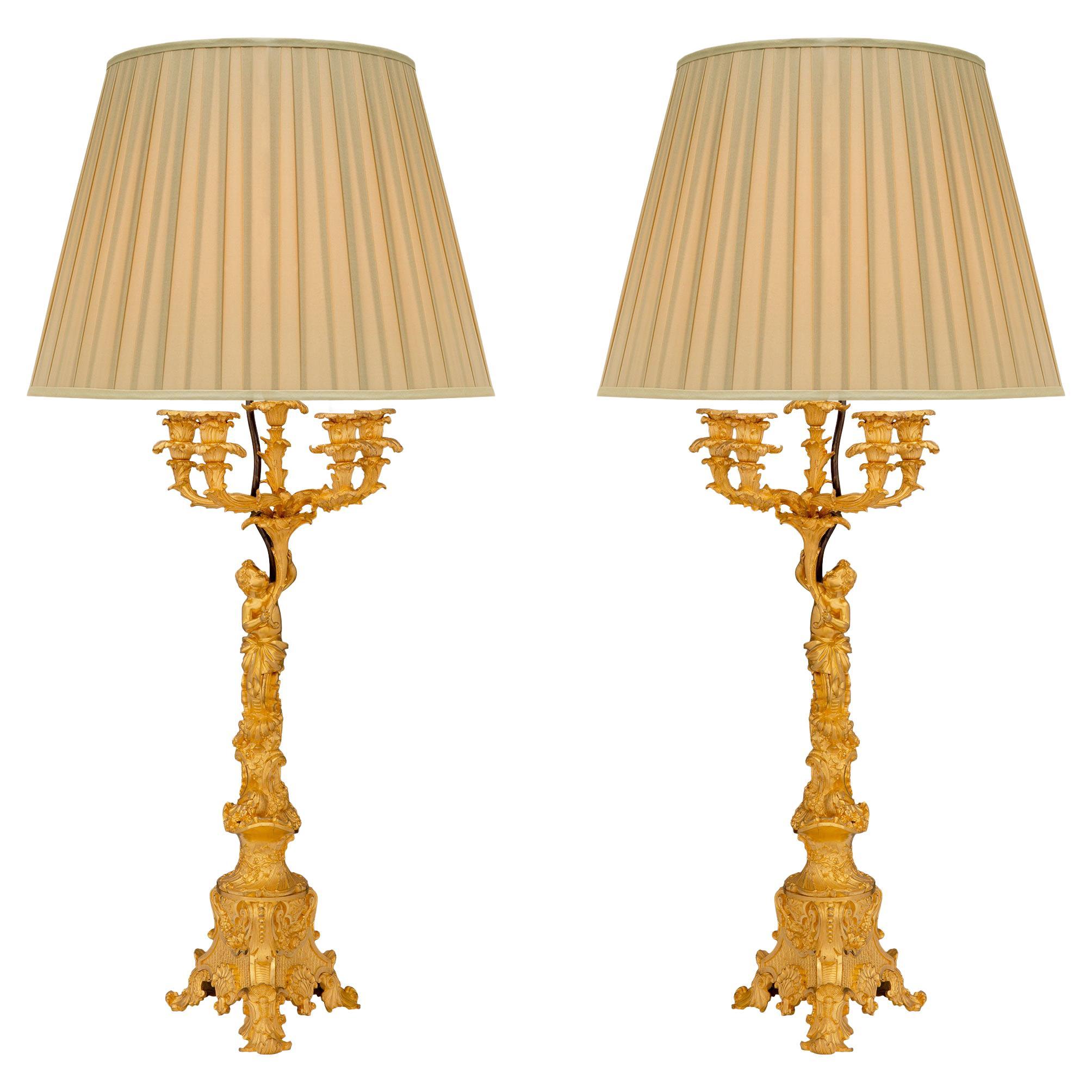 Candélabres français du XIXe siècle en bronze doré de style Louis XV montés en lampes