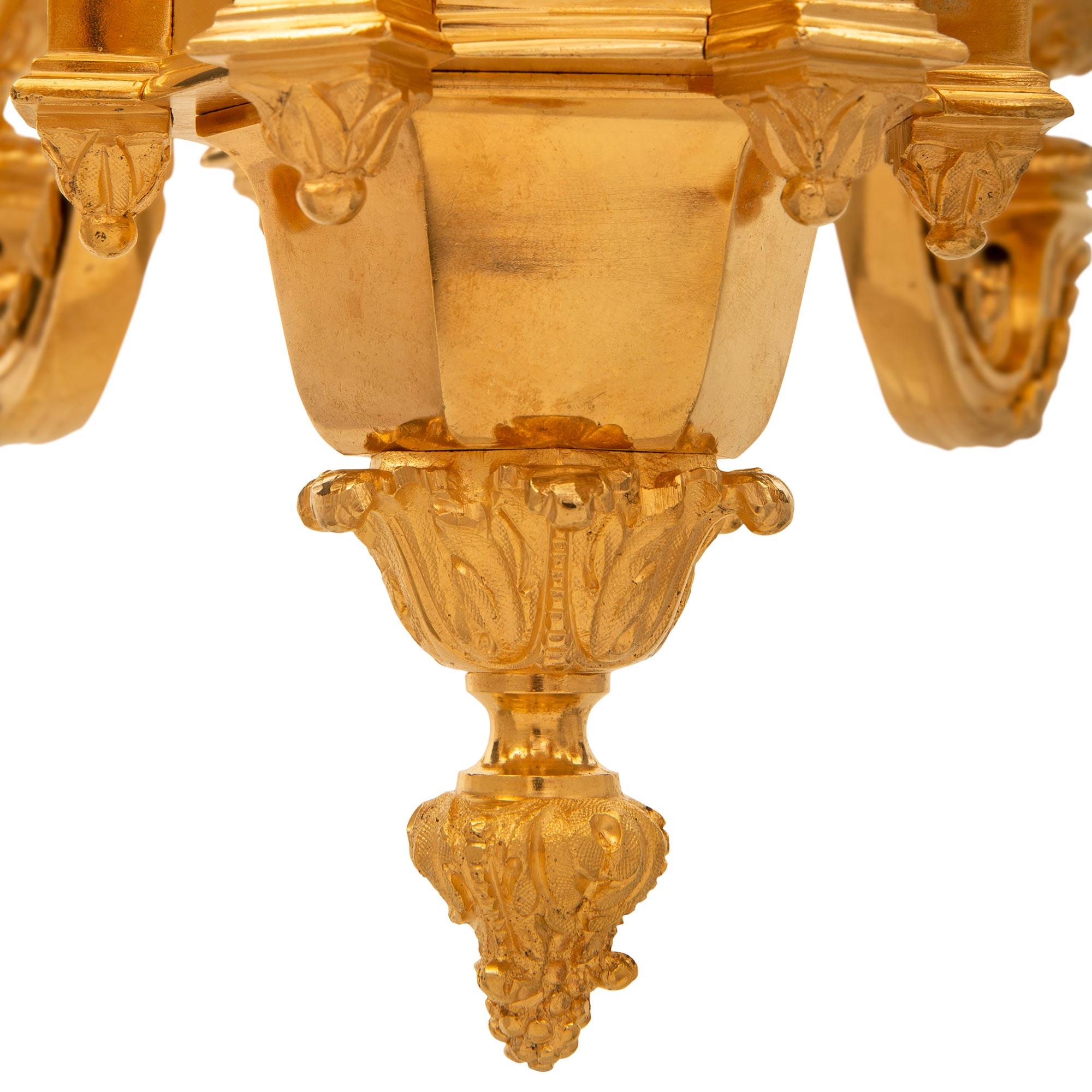 Lustre français du 19ème siècle de style Louis XV en bronze doré attribué à Vian en vente 1