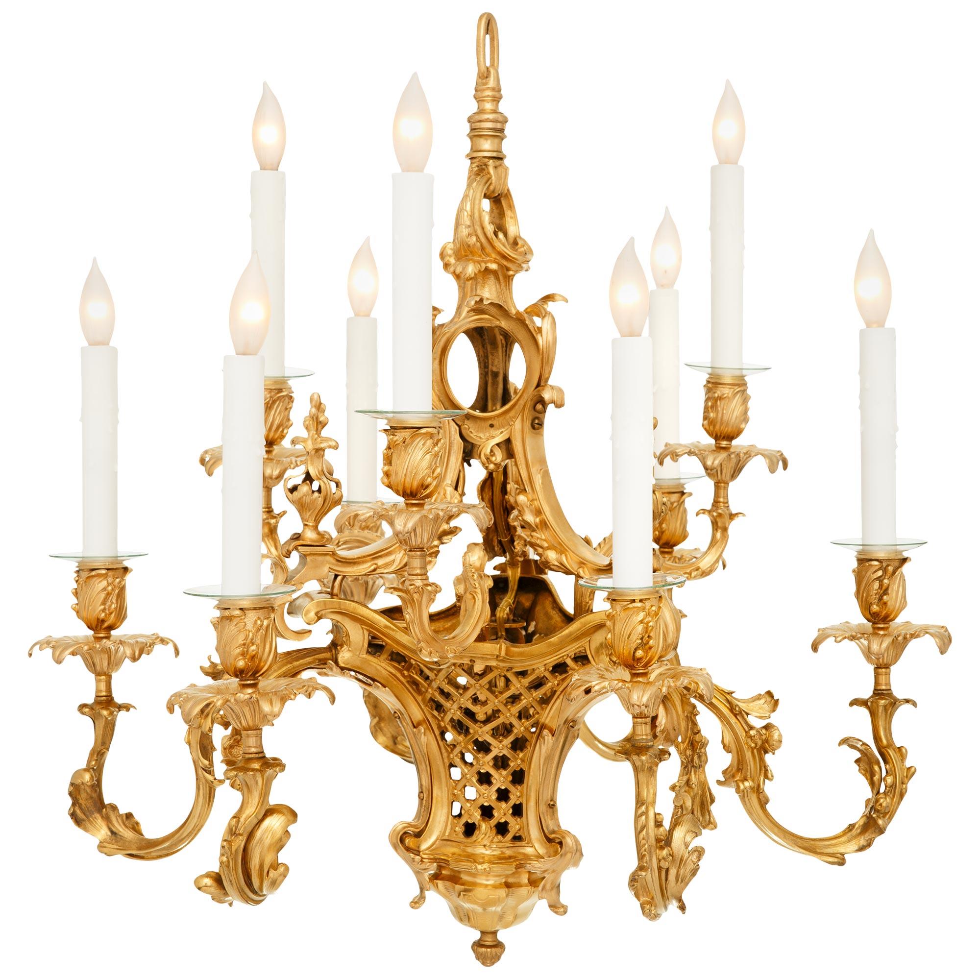 Francese Lampadario francese del XIX secolo Luigi XV in Ormolu in vendita