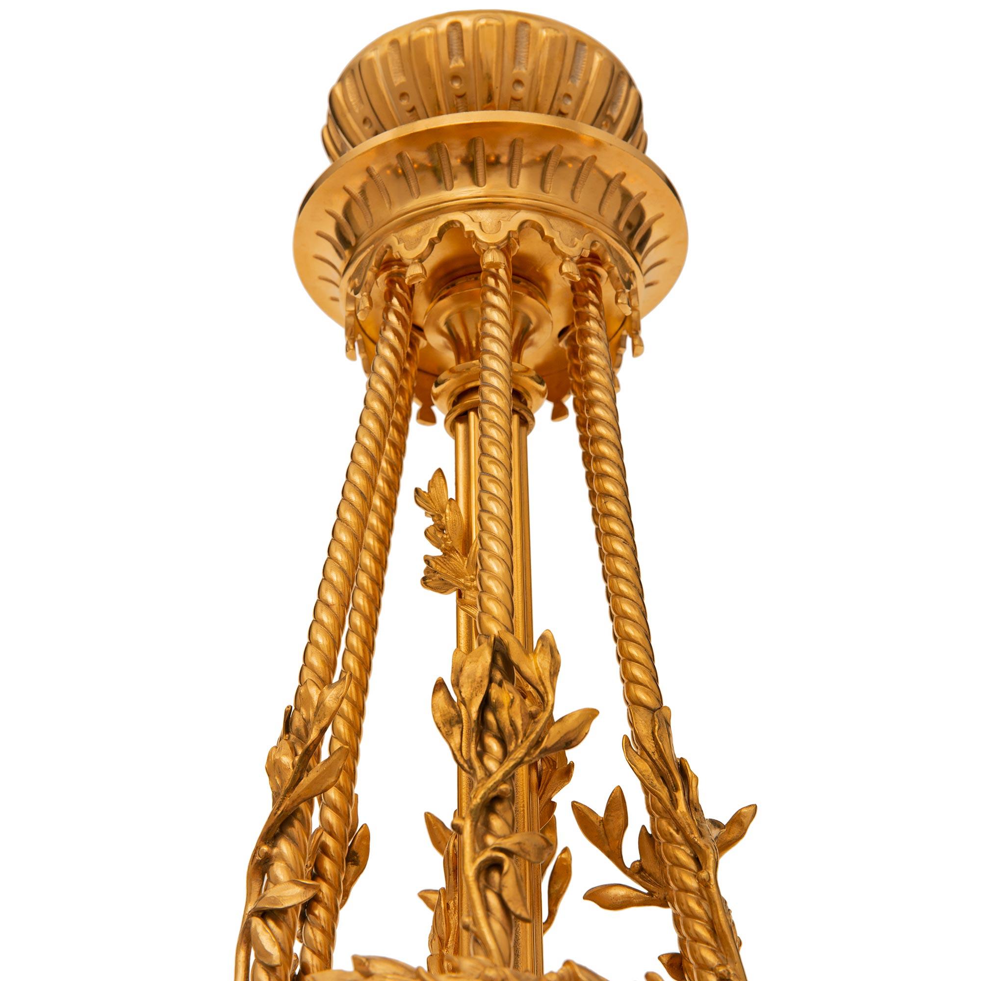 Lampadario francese del XIX secolo Luigi XV in Ormolu In condizioni buone in vendita a West Palm Beach, FL