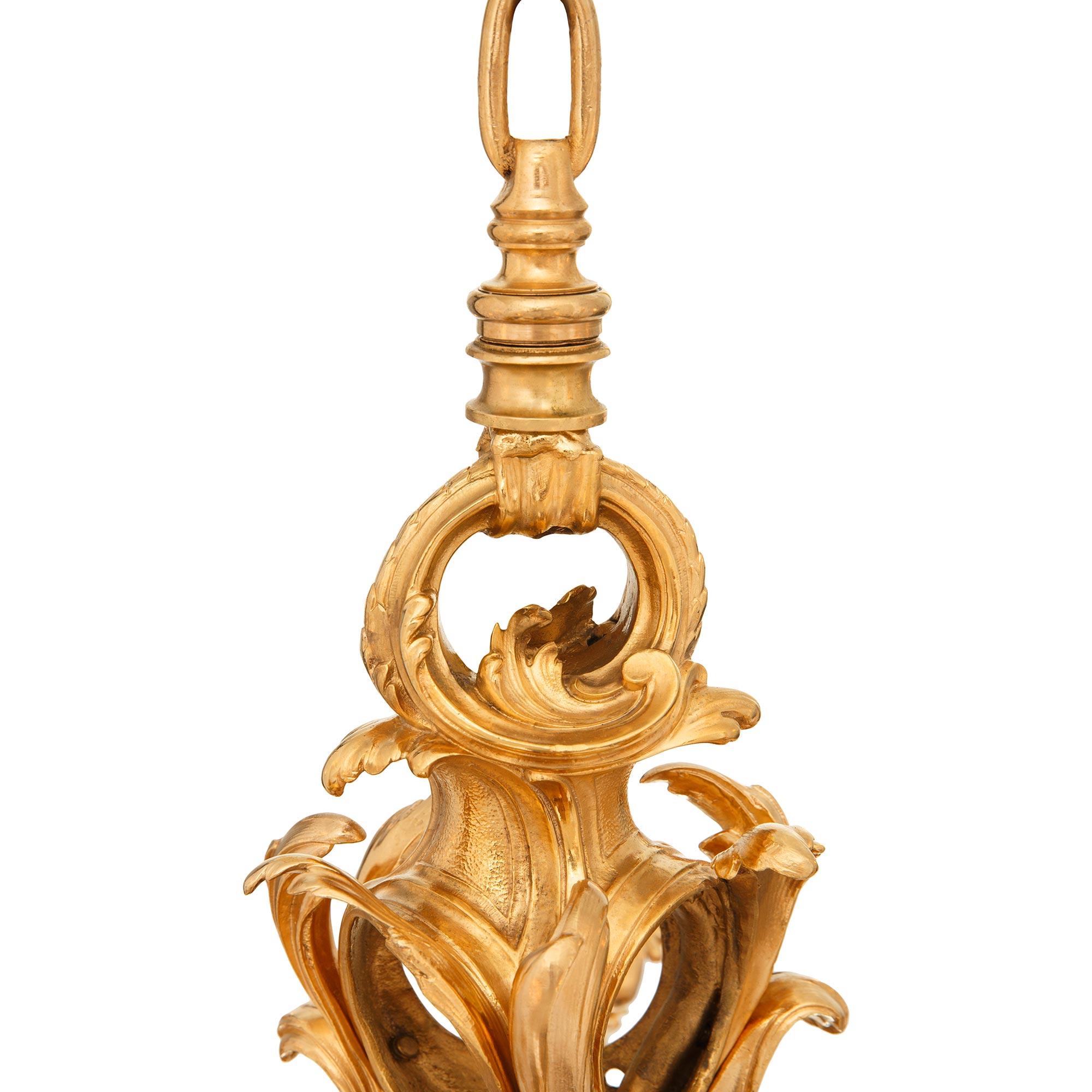 Lampadario francese del XIX secolo Luigi XV in Ormolu In condizioni buone in vendita a West Palm Beach, FL