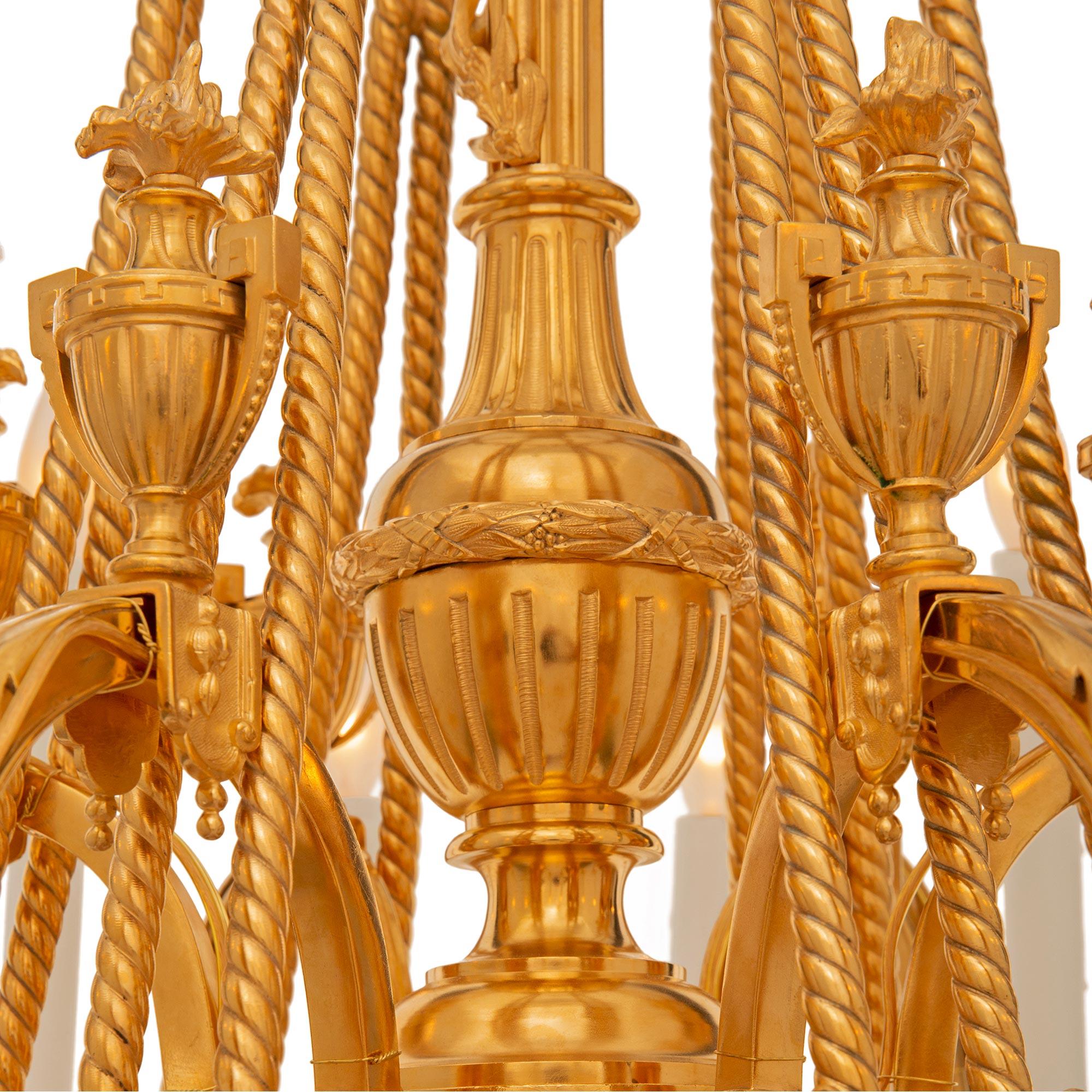 Similoro Lampadario francese del XIX secolo Luigi XV in Ormolu in vendita
