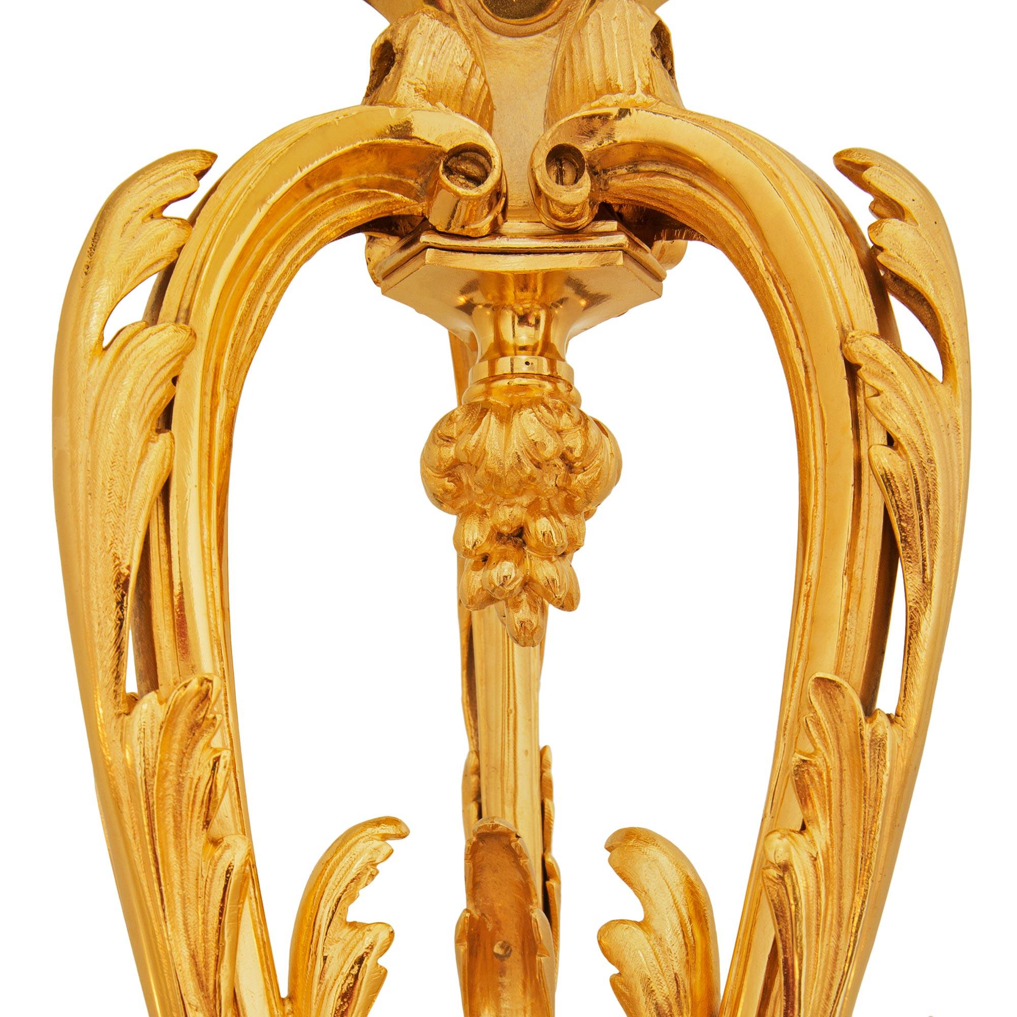 Similoro Lampadario francese del XIX secolo Luigi XV in Ormolu in vendita