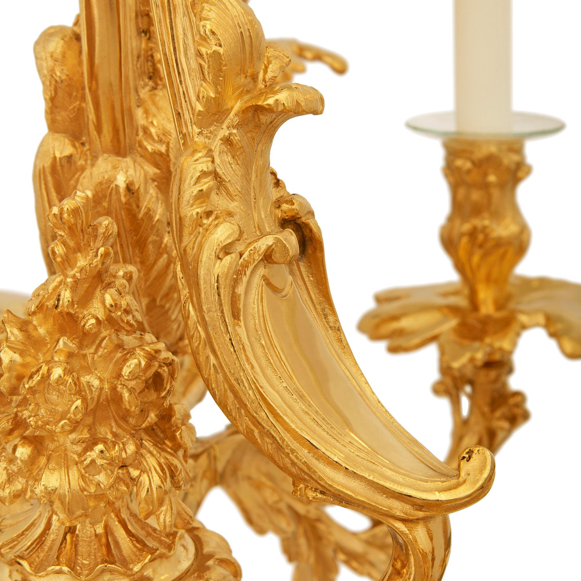 Lampadario francese del XIX secolo Luigi XV in Ormolu in vendita 1