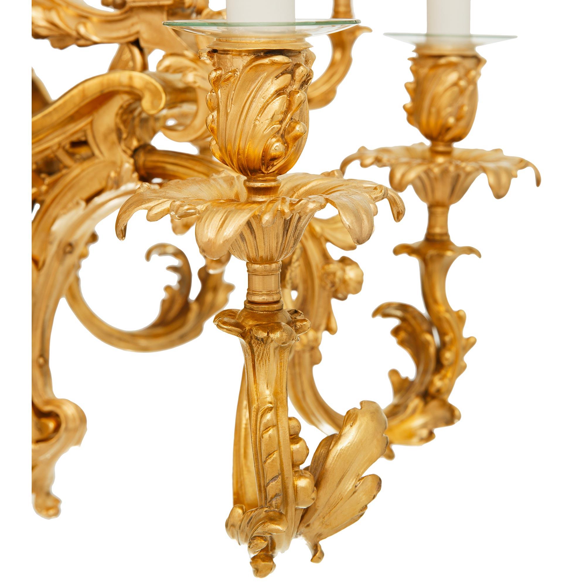 Lampadario francese del XIX secolo Luigi XV in Ormolu in vendita 1