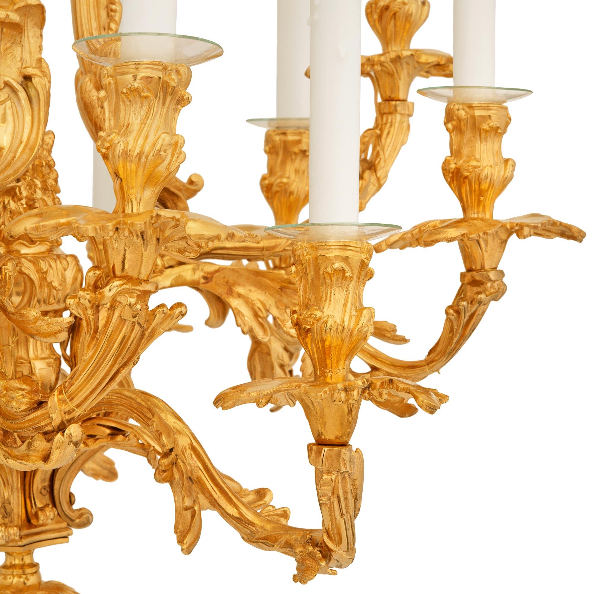 Lampadario francese del XIX secolo Luigi XV in Ormolu in vendita 3