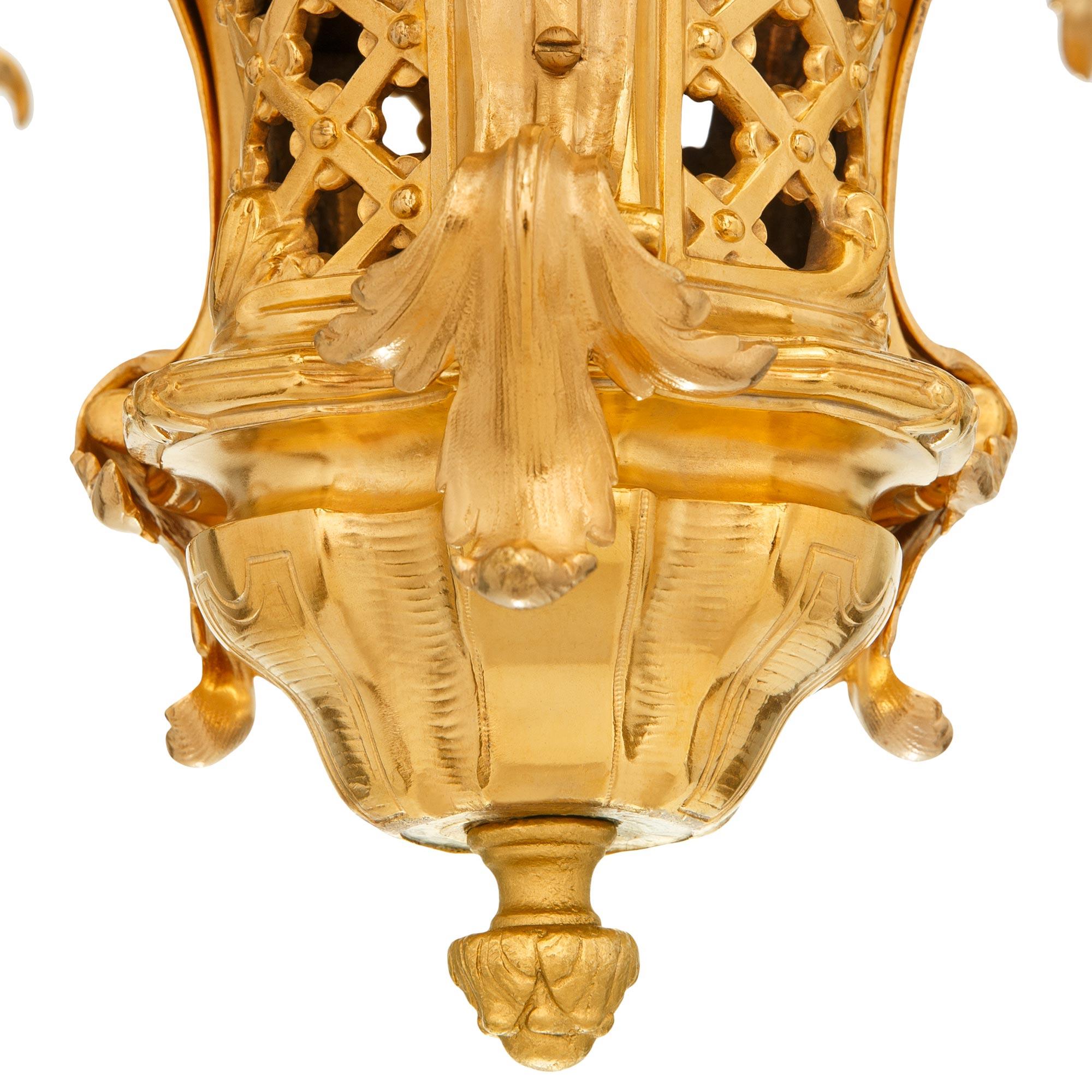 Lampadario francese del XIX secolo Luigi XV in Ormolu in vendita 3