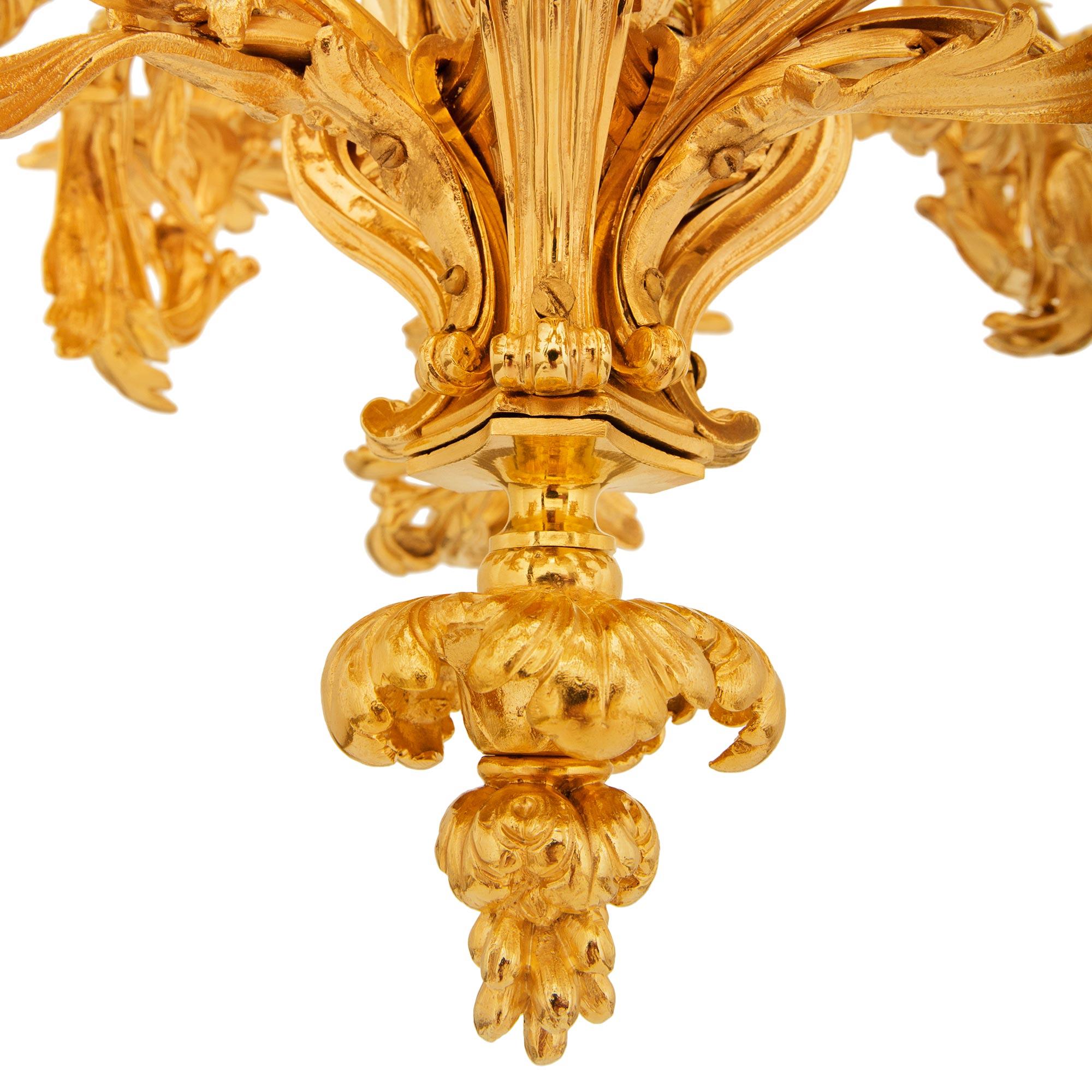 Lampadario francese del XIX secolo Luigi XV in Ormolu in vendita 4