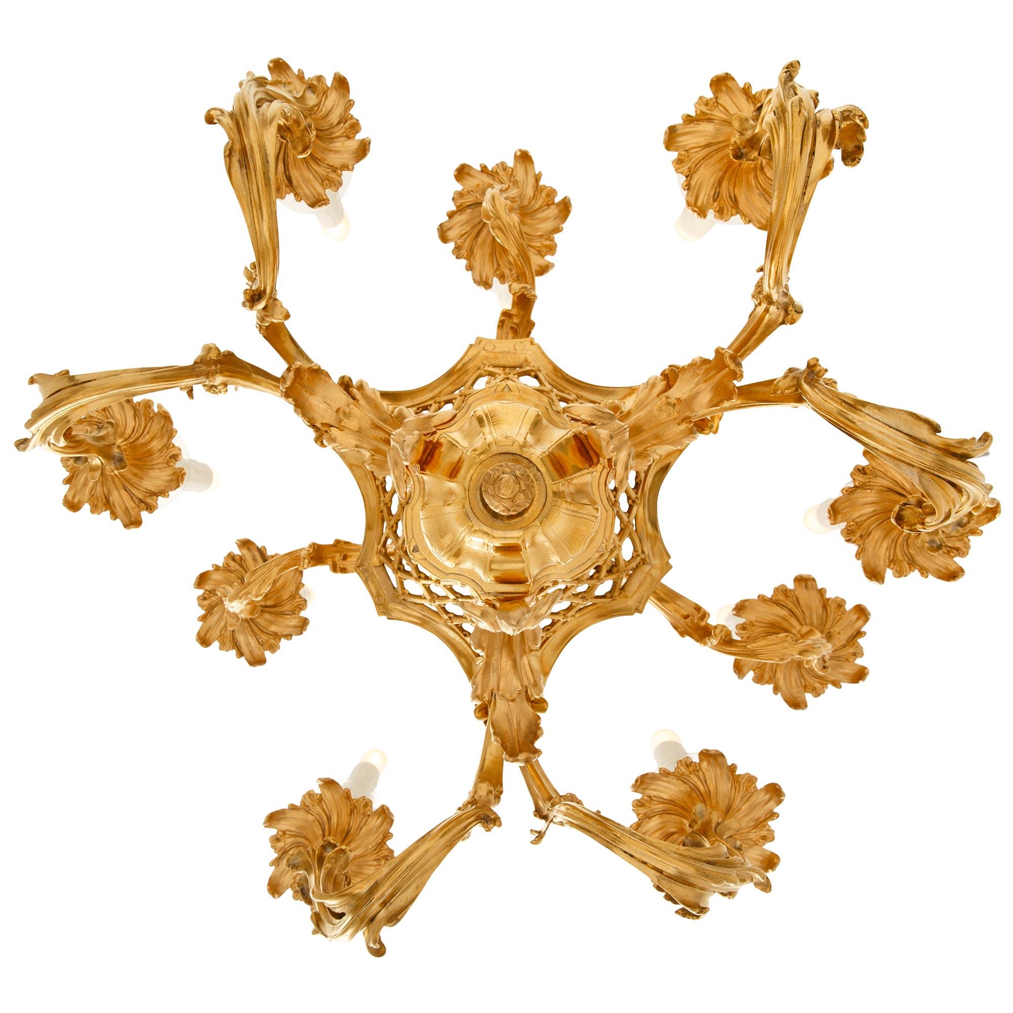 Lampadario francese del XIX secolo Luigi XV in Ormolu in vendita 4