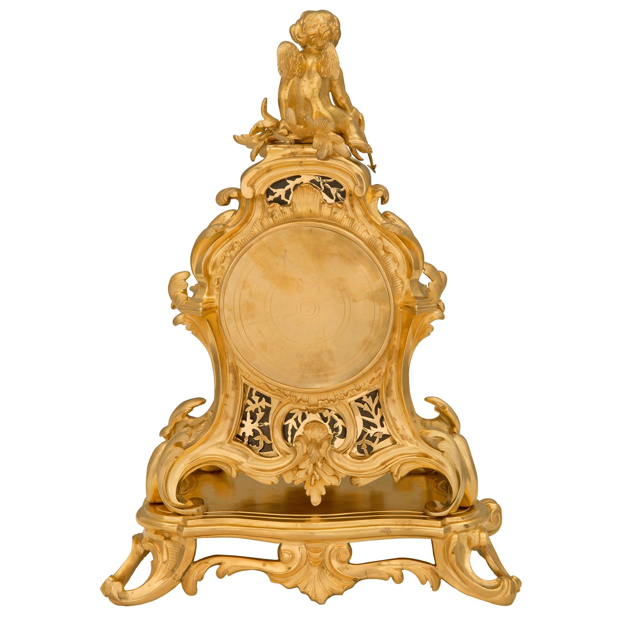Horloge française du 19ème siècle de style Louis XV en bronze doré Bon état - En vente à West Palm Beach, FL