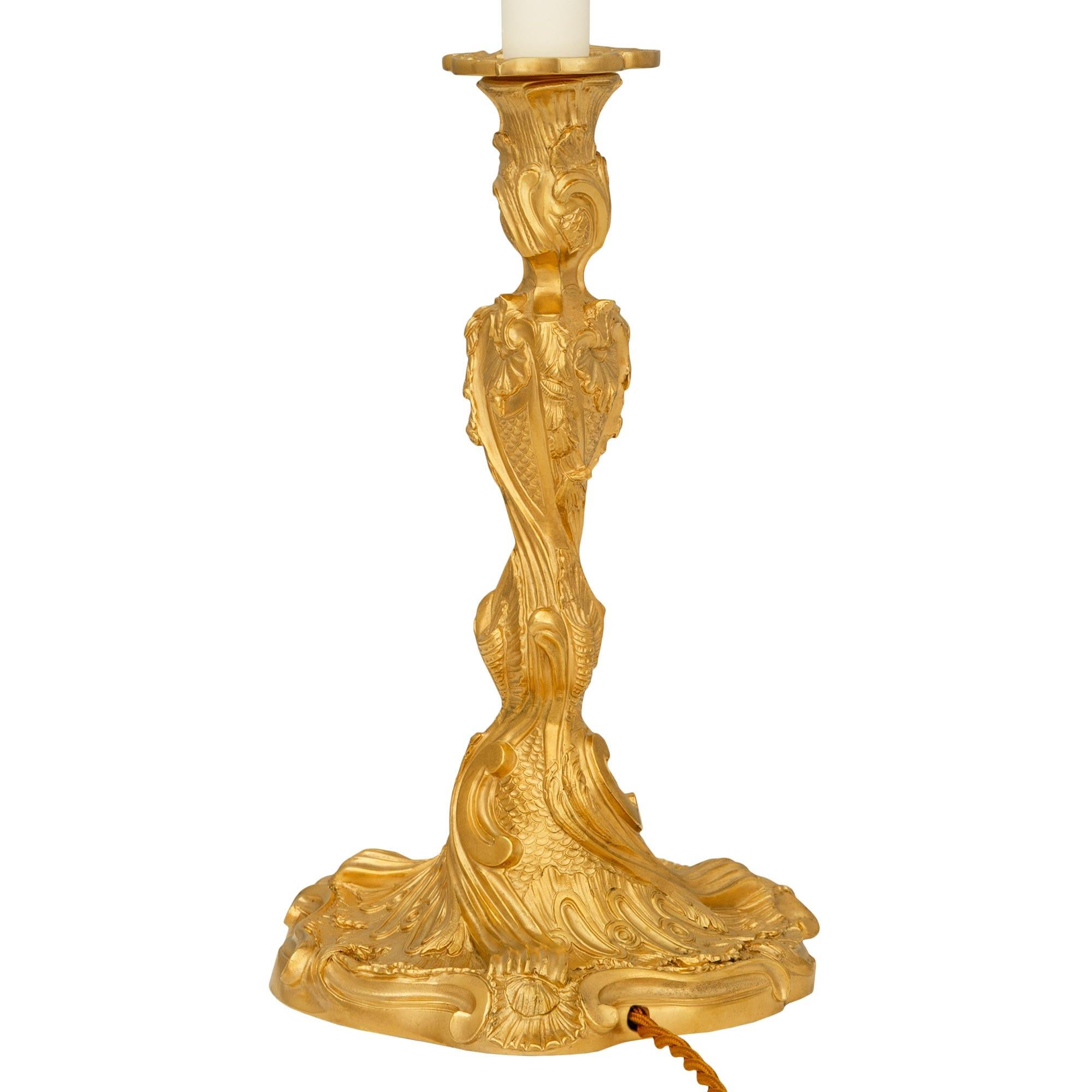 Lámpara de Ormolu francesa del siglo XIX, estilo Luis XV en venta 2