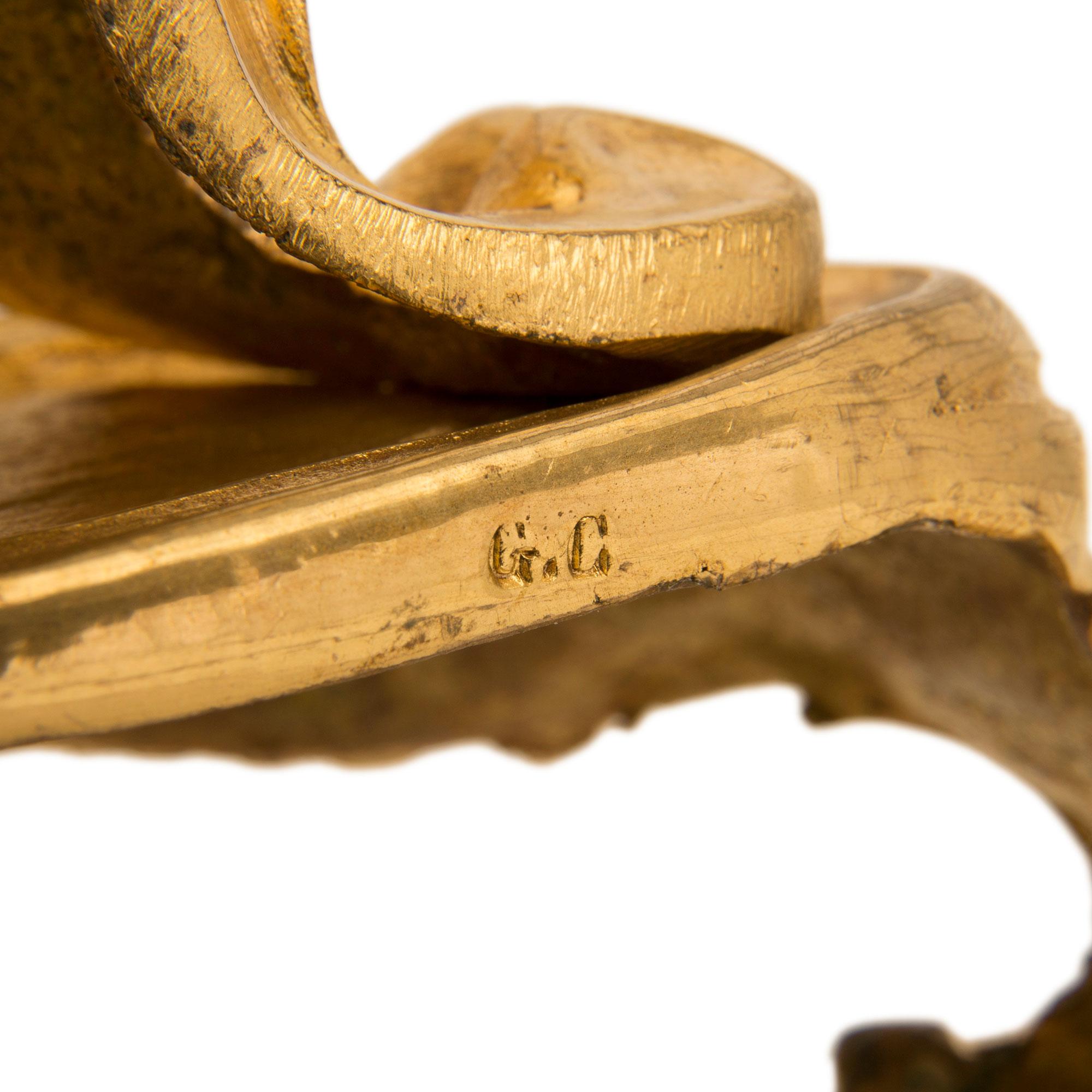 Signiertes Garnitur-Set aus Goldbronze, Louis XV.-Stil, 19. Jahrhundert im Angebot 11