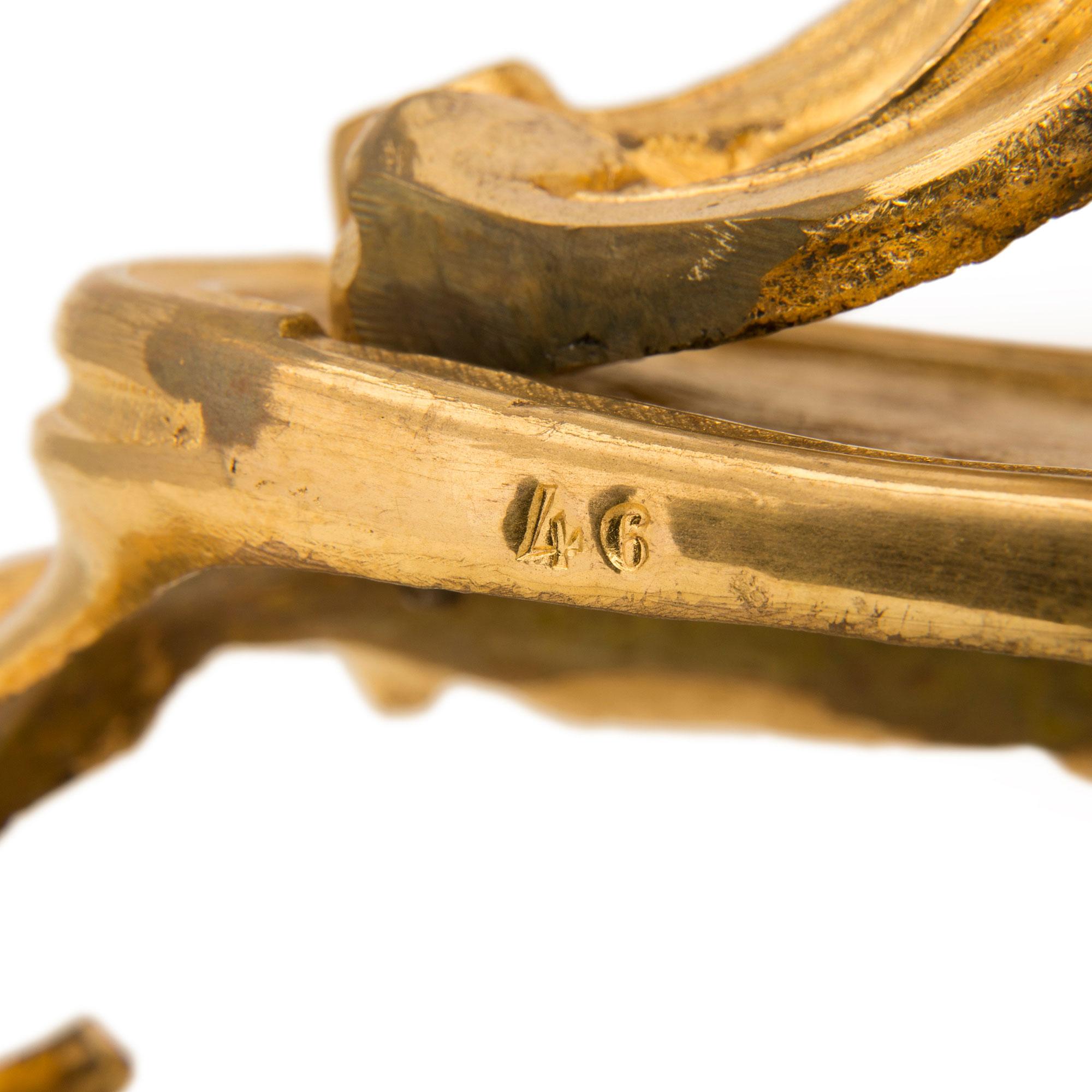 Signiertes Garnitur-Set aus Goldbronze, Louis XV.-Stil, 19. Jahrhundert im Angebot 12
