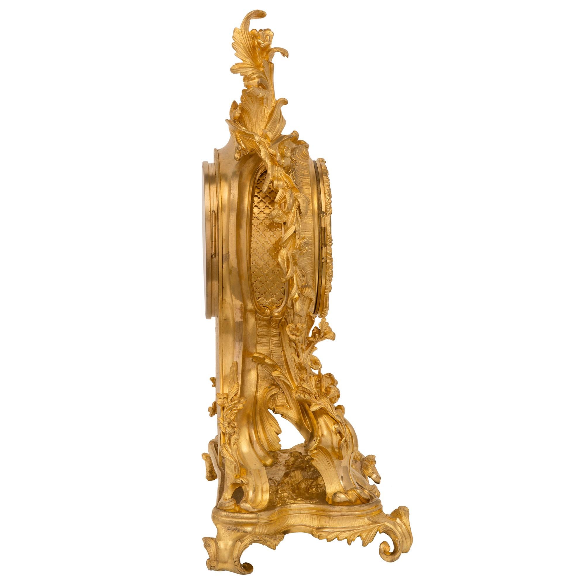 Signiertes Garnitur-Set aus Goldbronze, Louis XV.-Stil, 19. Jahrhundert (Französisch) im Angebot