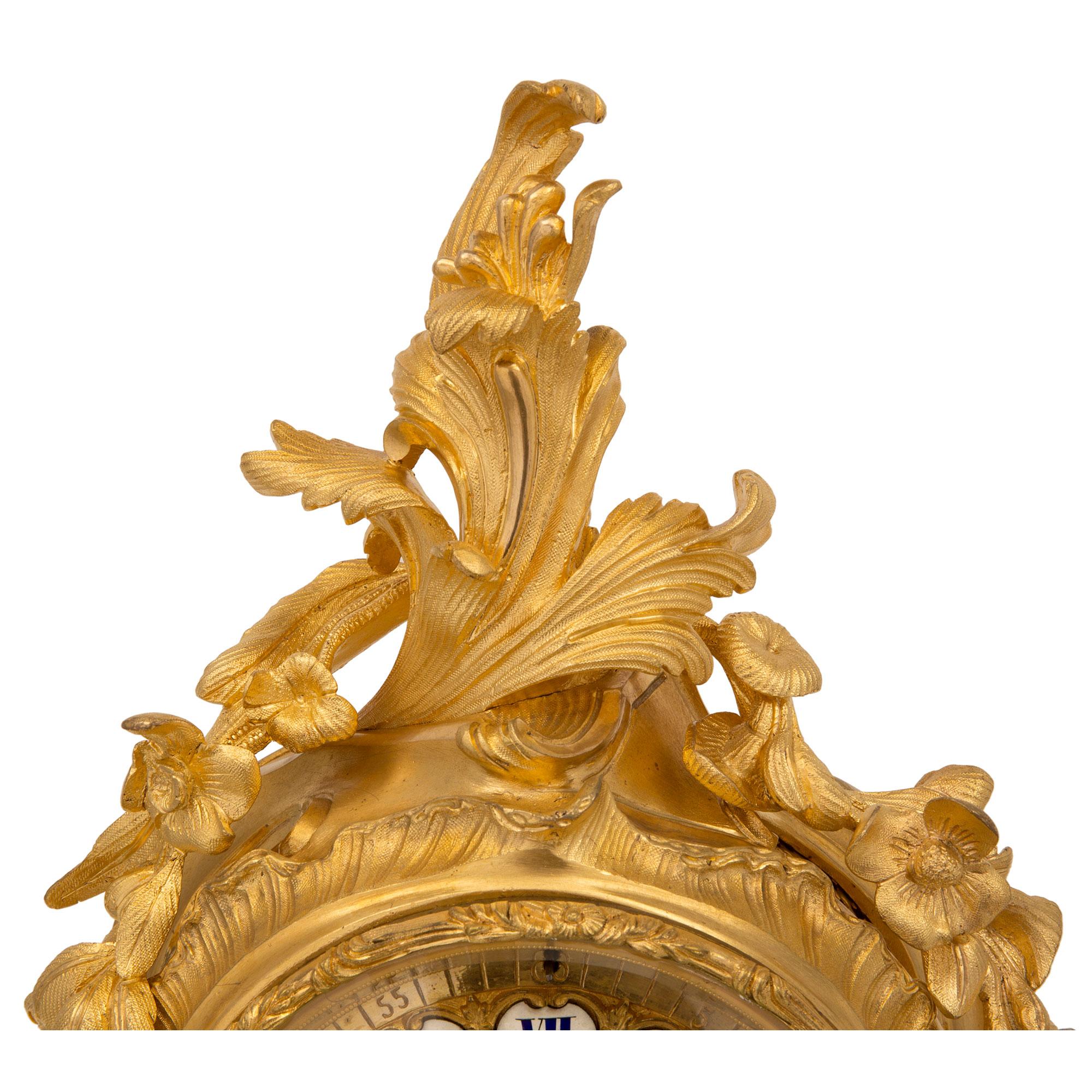 Signiertes Garnitur-Set aus Goldbronze, Louis XV.-Stil, 19. Jahrhundert im Angebot 1