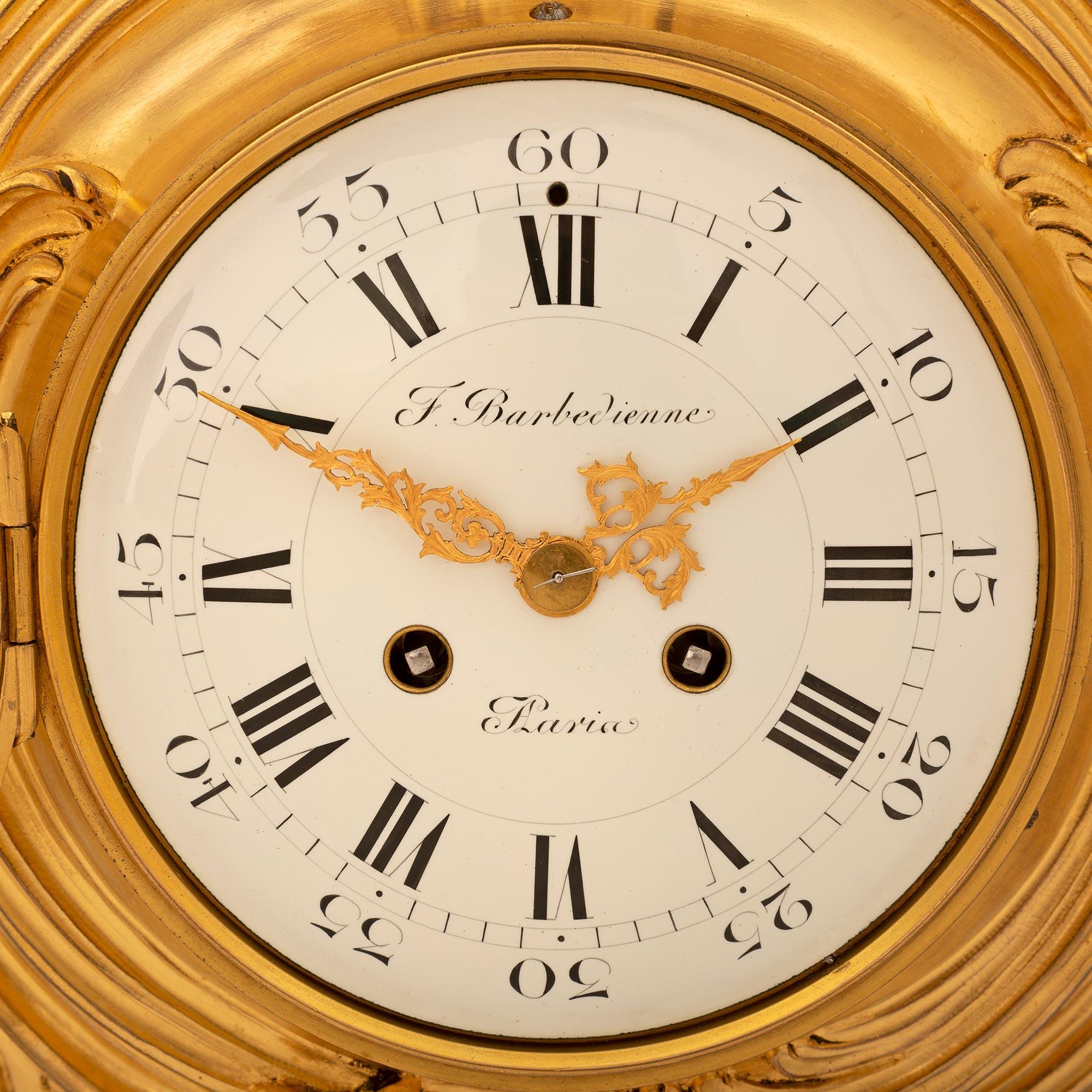 Wanduhr und Barometer aus Goldbronze im Louis-XV-Stil des 19. Jahrhunderts im Angebot 1