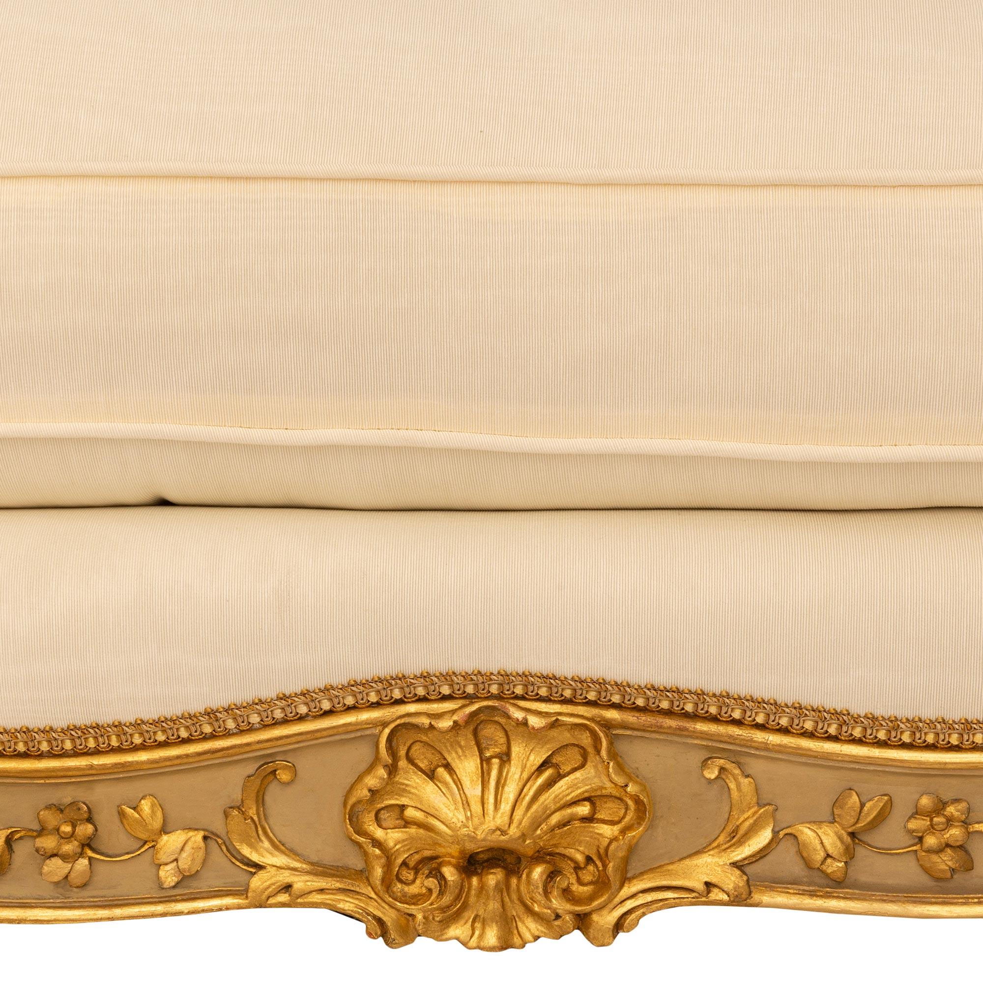 Bois doré Banc français du 19ème siècle en bois patiné et doré de style Louis XV en vente