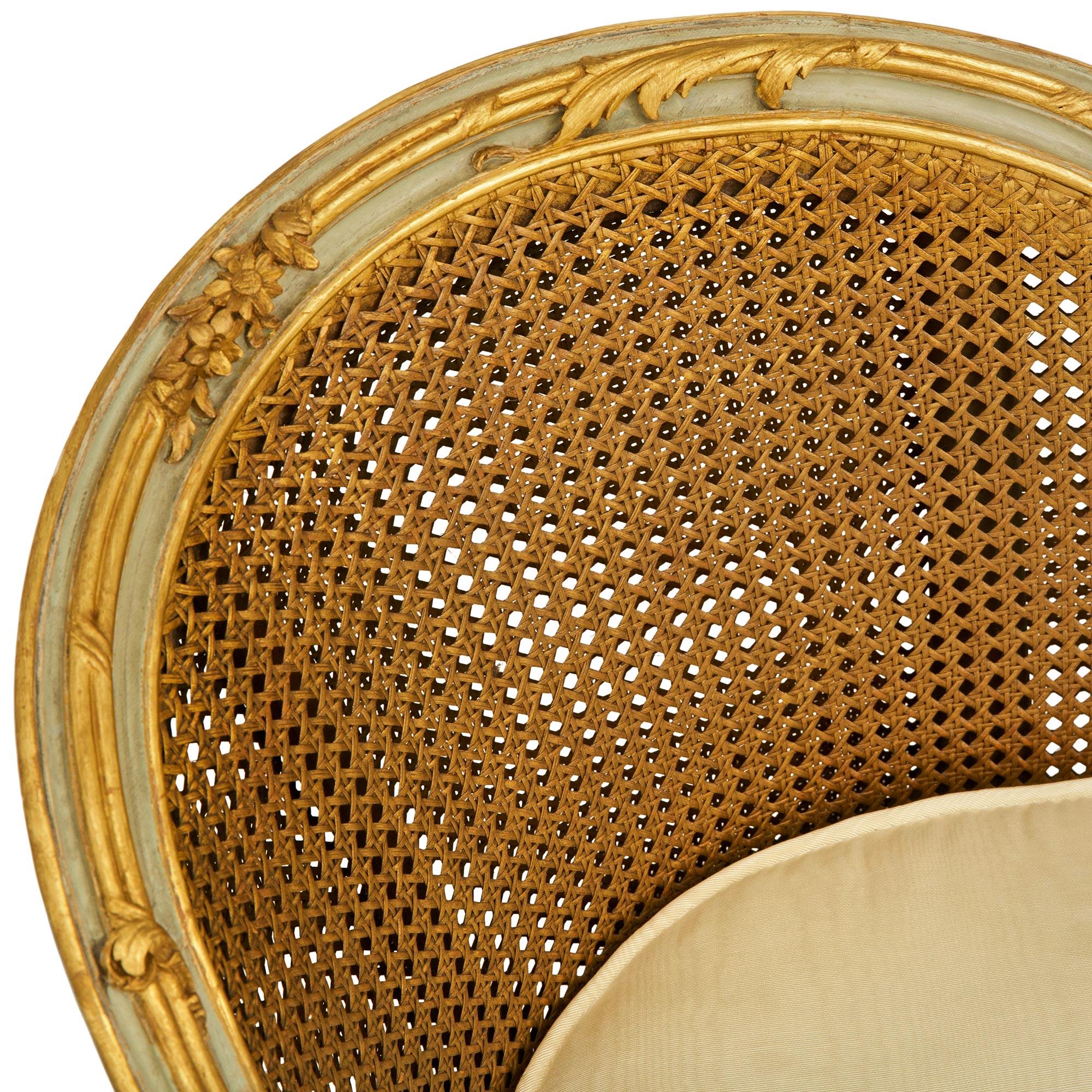 Banquette/canapé en bois doré et patiné Louis XV du XIXe siècle en vente 1