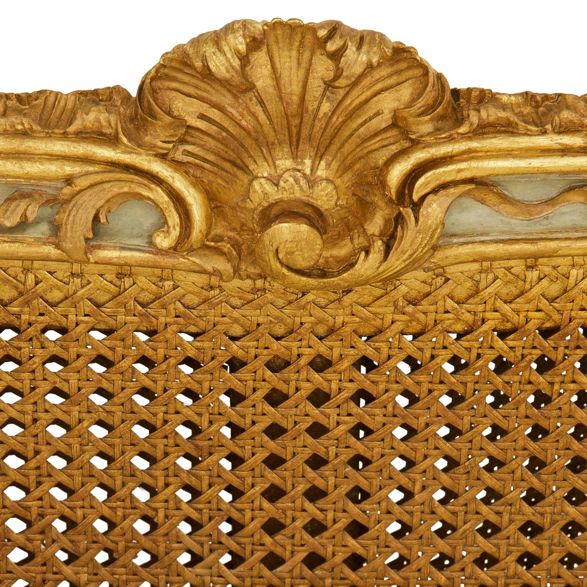 Banquette/canapé en bois doré et patiné Louis XV du XIXe siècle en vente 2
