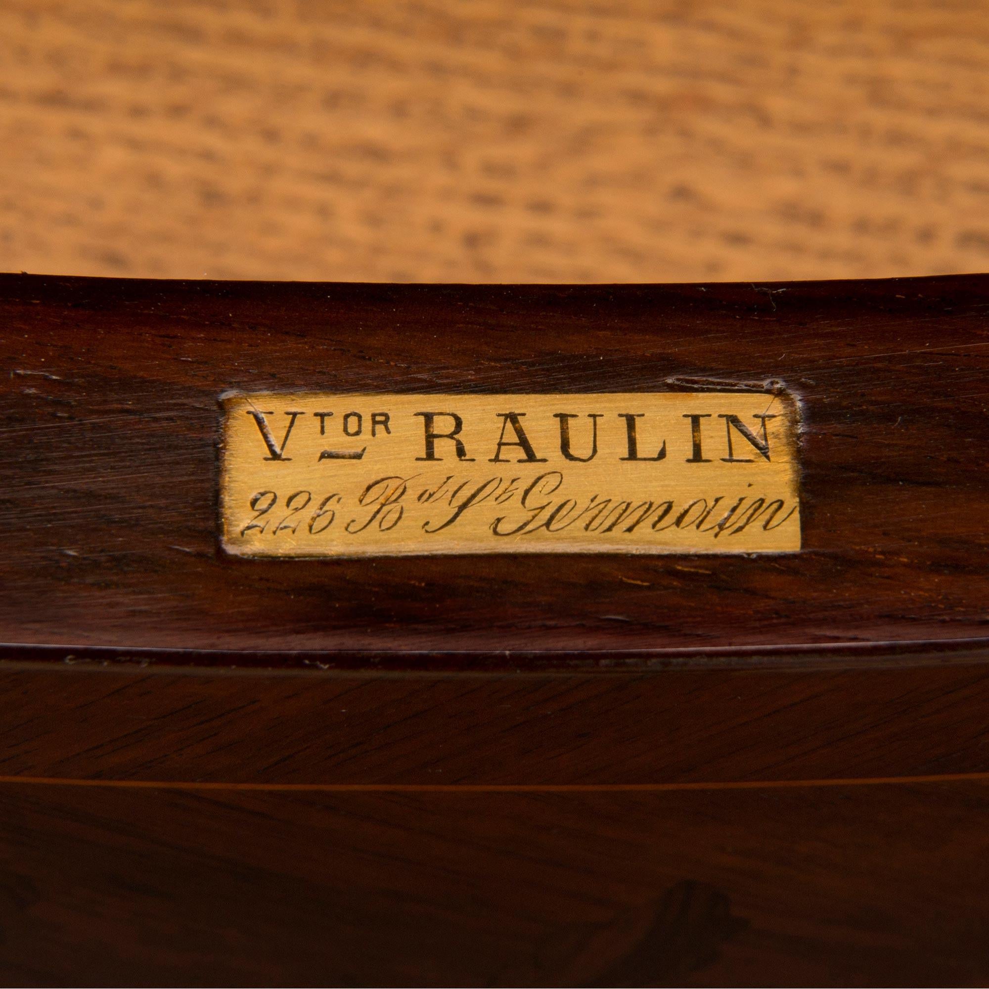 Mesa auxiliar / de centro francesa del siglo XIX, Luis XV, de madera de palisandro y ormolu en venta 6
