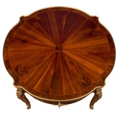 Table d'appoint française du 19ème siècle de style Louis XV en bois de rose et bronze doré