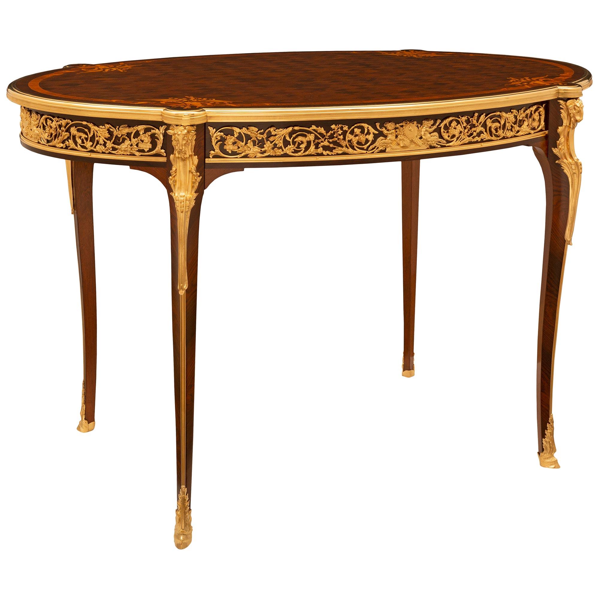 Français Table d'appoint française du 19ème siècle de style Louis XV signée par la Maison Krieger en vente