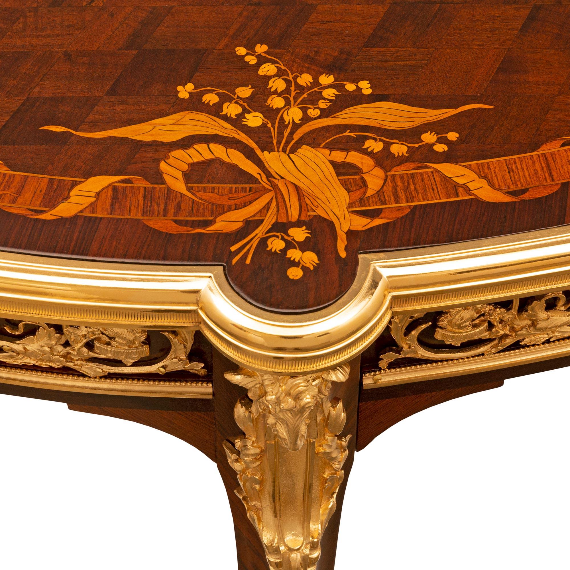 Bronze doré Table d'appoint française du 19ème siècle de style Louis XV signée par la Maison Krieger en vente