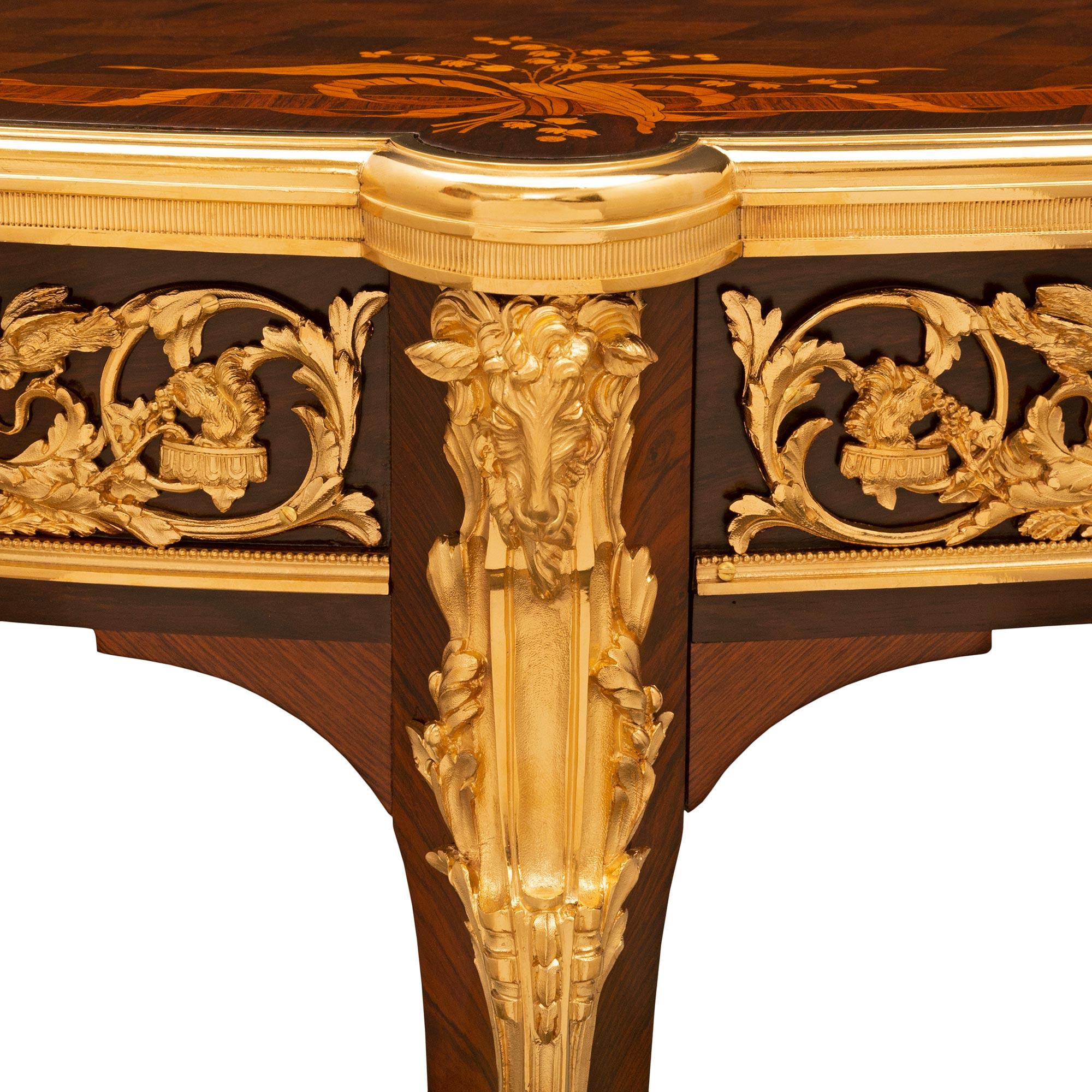 Table d'appoint française du 19ème siècle de style Louis XV signée par la Maison Krieger en vente 1