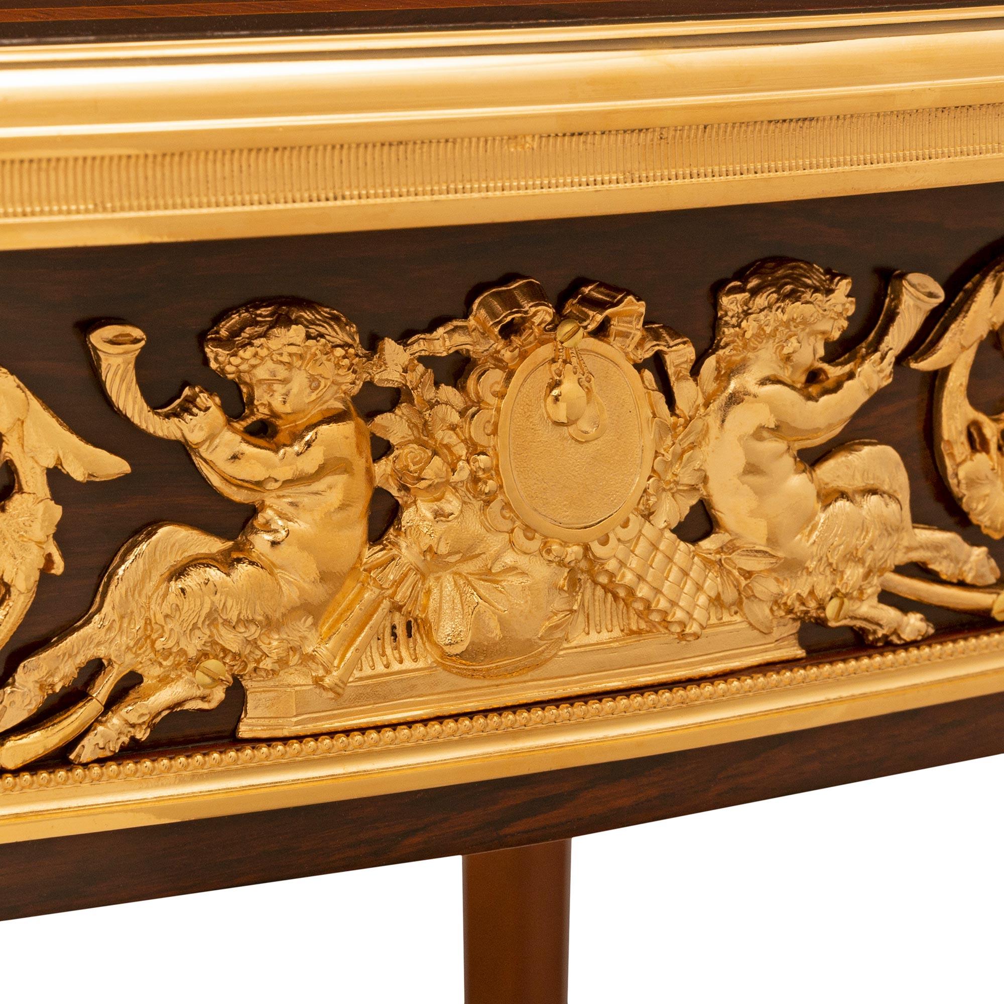 Table d'appoint française du 19ème siècle de style Louis XV signée par la Maison Krieger en vente 2