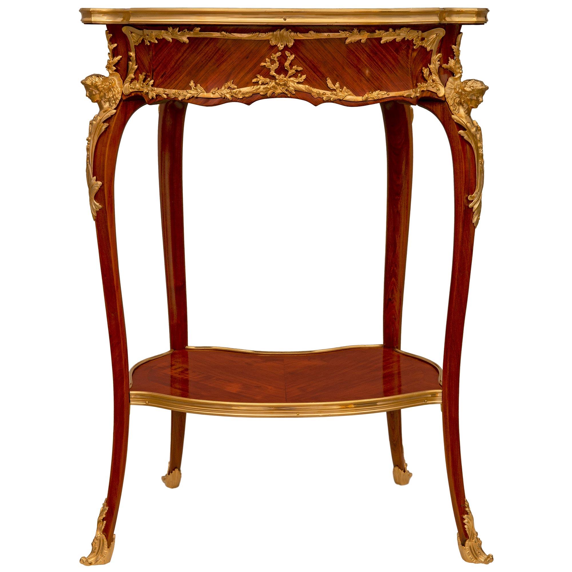 Französisch 19. Jahrhundert Louis XV St. Tulipwood und Ormolu Beistelltisch im Angebot 1