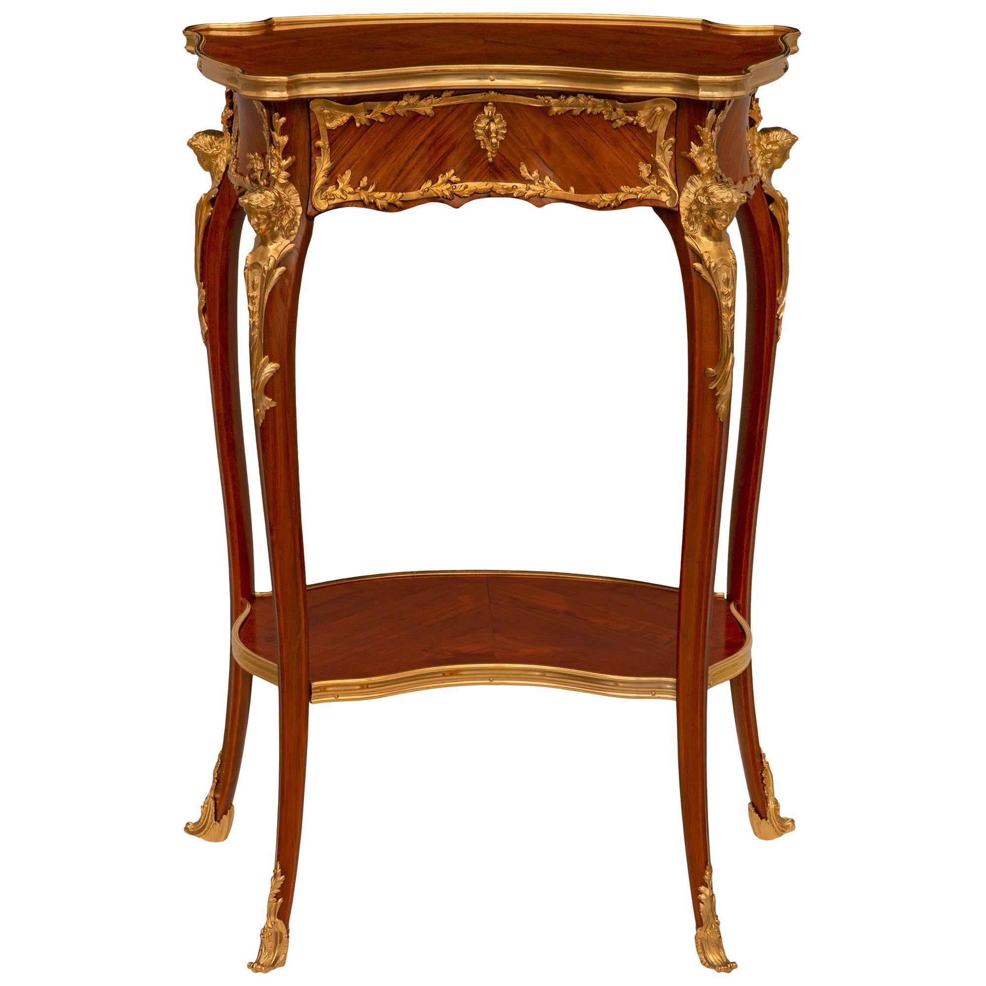 Tavolino francese del XIX secolo in legno di tulipano e ormolu di San Luigi XV
