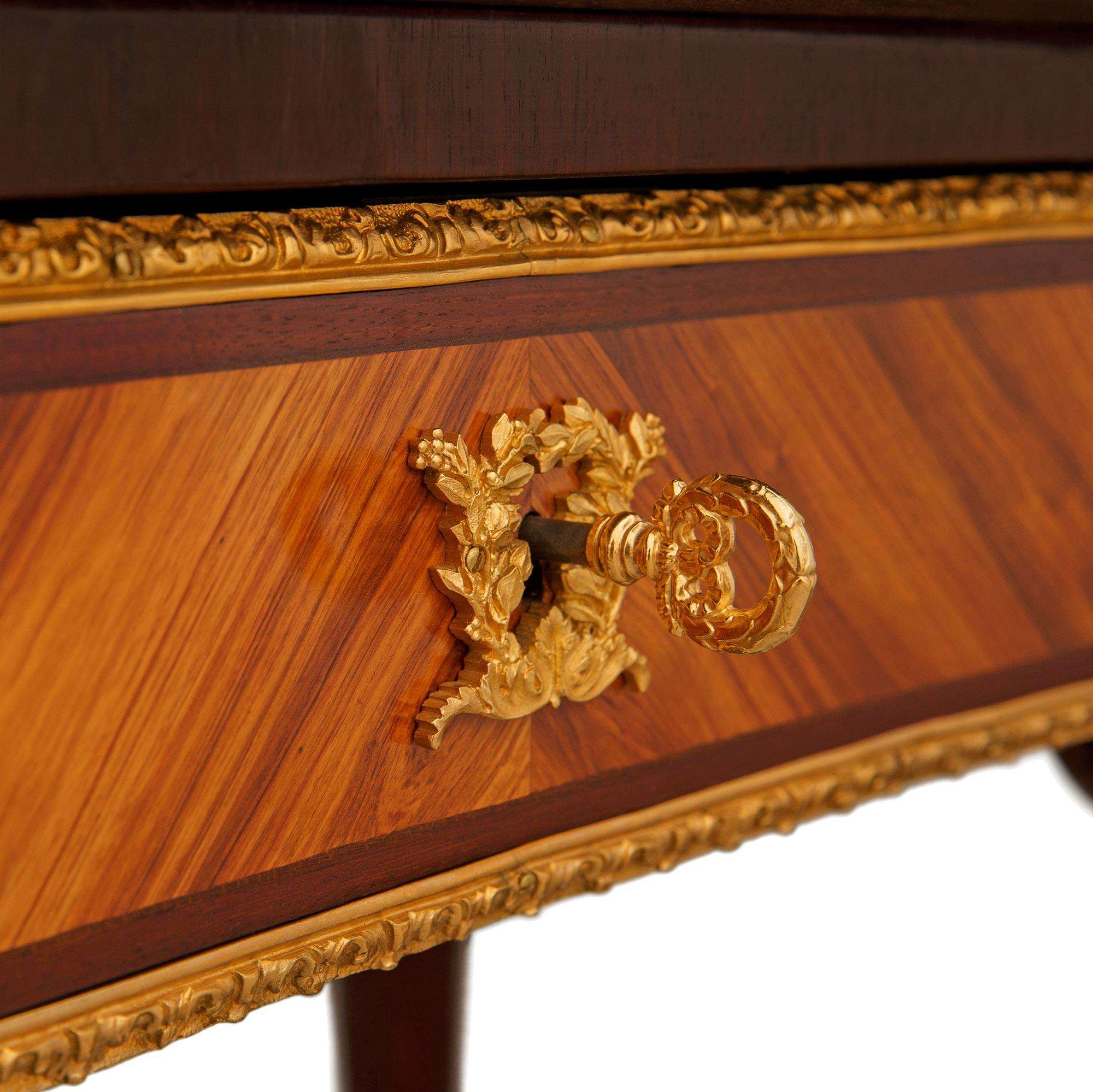 Scrivania francese del XIX secolo in legno di tulipano, Kingwood e Ormolu di stile Luigi XV in vendita 5