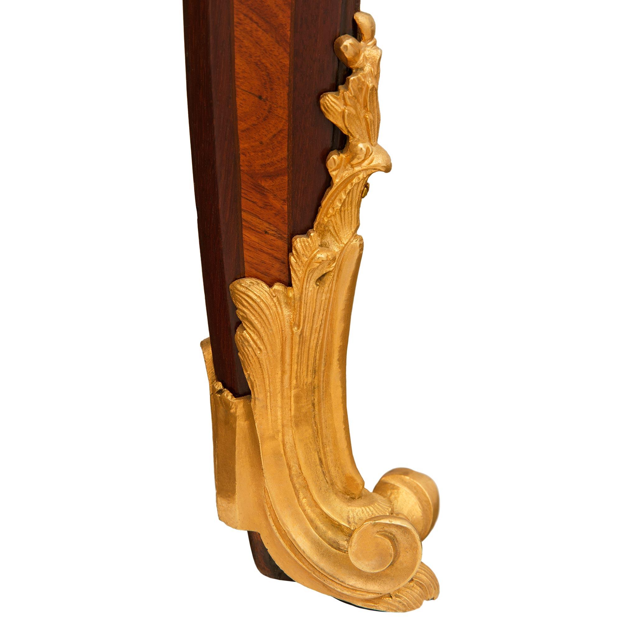 Scrivania francese del XIX secolo in legno di tulipano, Kingwood e Ormolu di stile Luigi XV in vendita 7