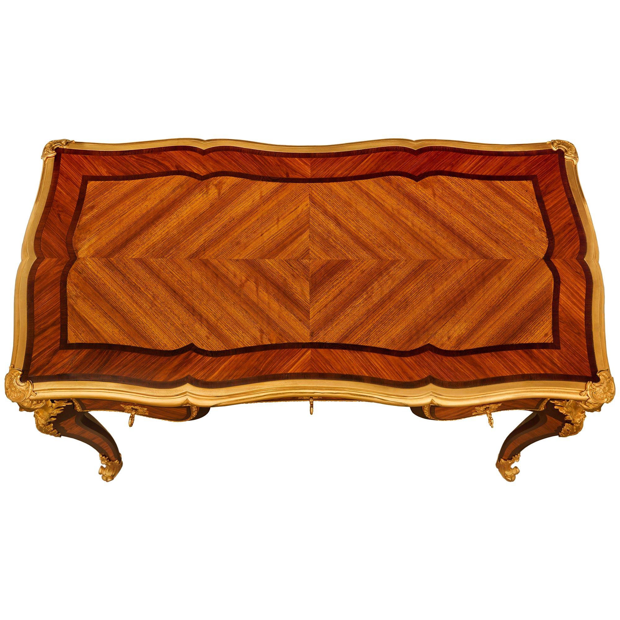 Scrivania francese del XIX secolo in legno di tulipano, Kingwood e Ormolu di stile Luigi XV in vendita 8