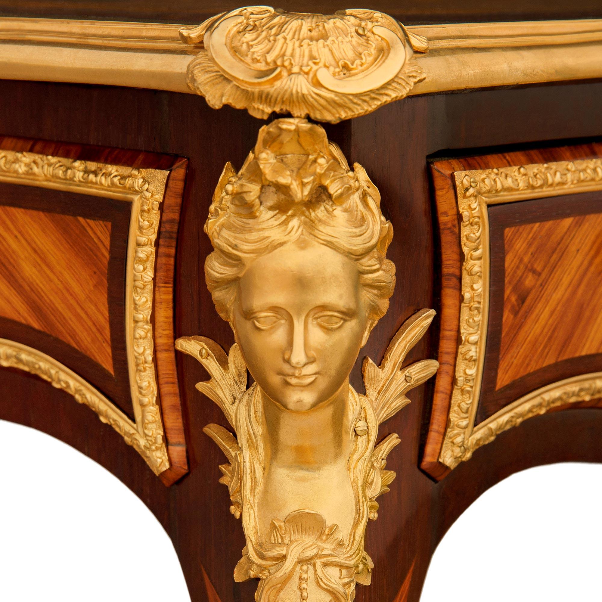 Scrivania francese del XIX secolo in legno di tulipano, Kingwood e Ormolu di stile Luigi XV in vendita 3