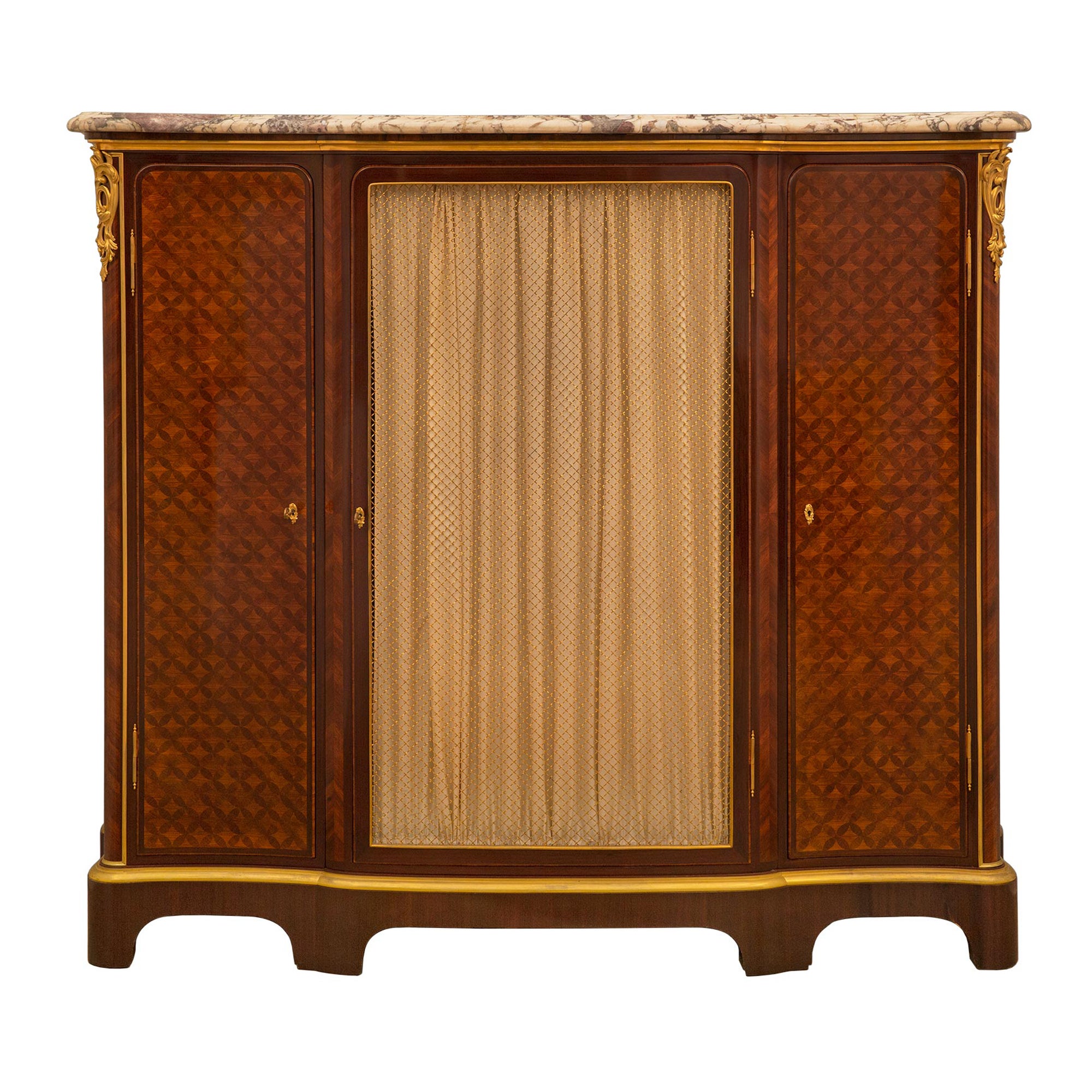 Vitrina francesa del siglo XIX de madera de tulipán, kingwood, ormolu y mármol de San Luis XV en venta