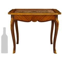 Mesa de centro francesa del siglo XIX de madera de tulipán, caoba y ormolu de estilo Luis XV