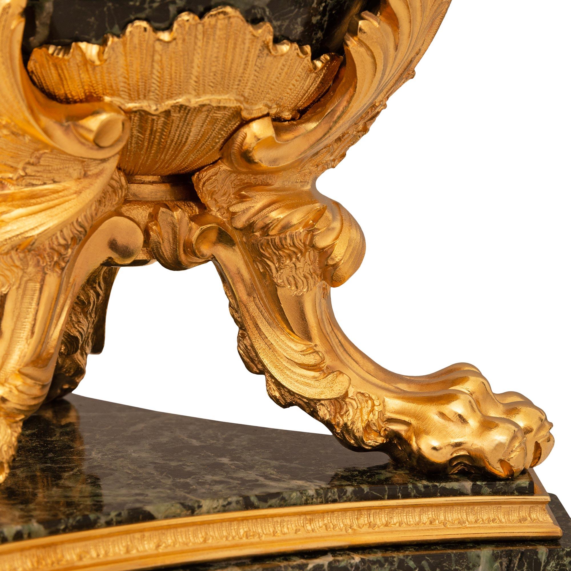 Candelabri francesi del XIX secolo in marmo Vert de Patricia e Ormolu in vendita 4
