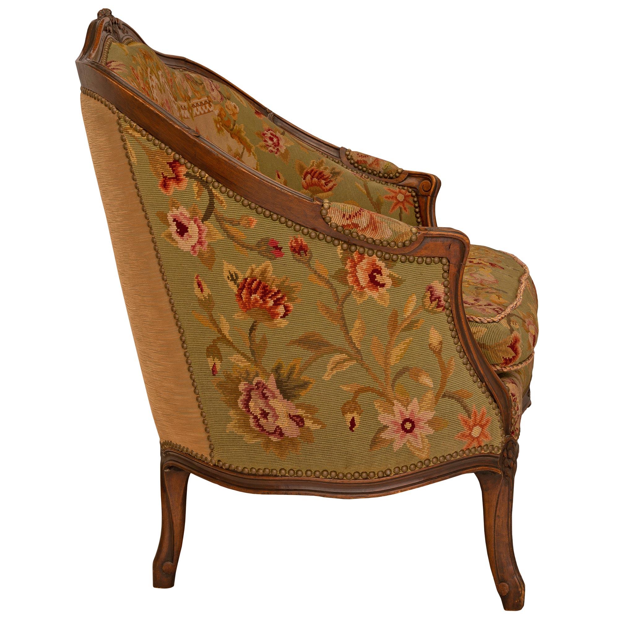 French 19th Century Louis XV St. Walnut and Tapestry Settee In Good Condition For Sale In West Palm Beach, FL