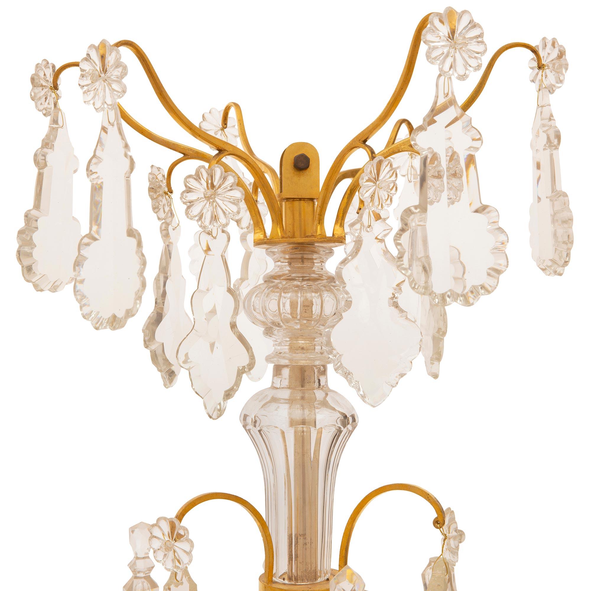Français Lustre en cristal de Baccarat de style Louis XV du 19ème siècle à 12 éclairages en vente