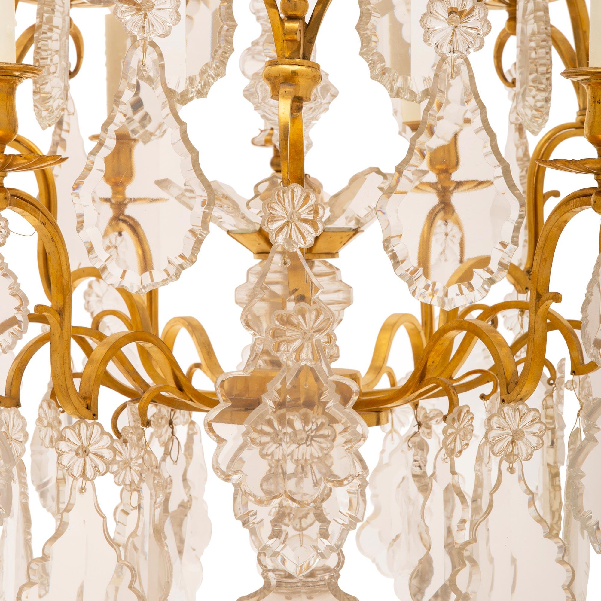 XIXe siècle Lustre en cristal de Baccarat de style Louis XV du 19ème siècle à 12 éclairages en vente