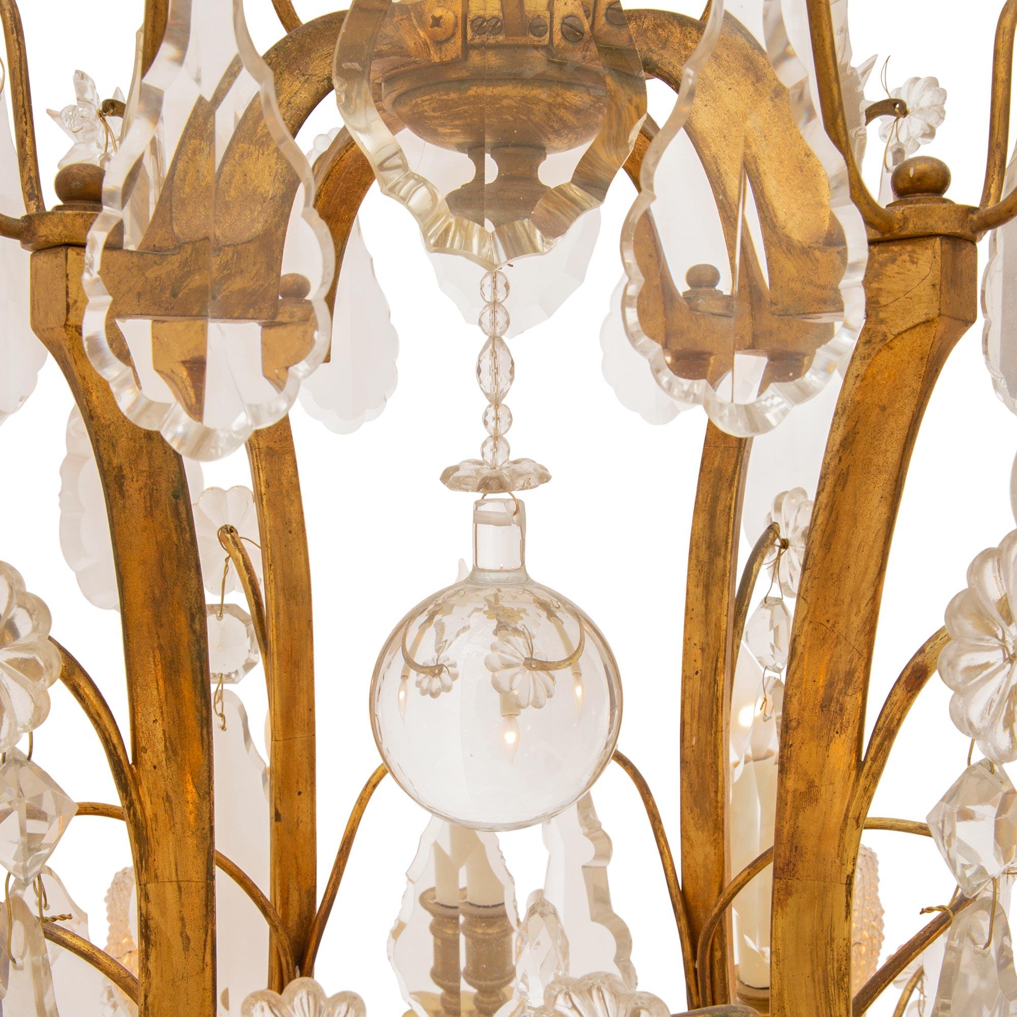 Französischer Baccarat-Kristall-Kronleuchter im Louis XV.-Stil des 19. Jahrhunderts im Angebot 1